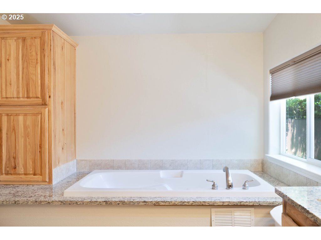 300 SW 7TH AVE UNIT 102, Battle Ground, WA, 98604