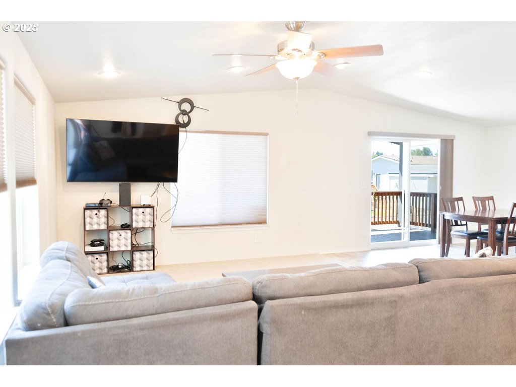 300 SW 7TH AVE UNIT 102, Battle Ground, WA, 98604