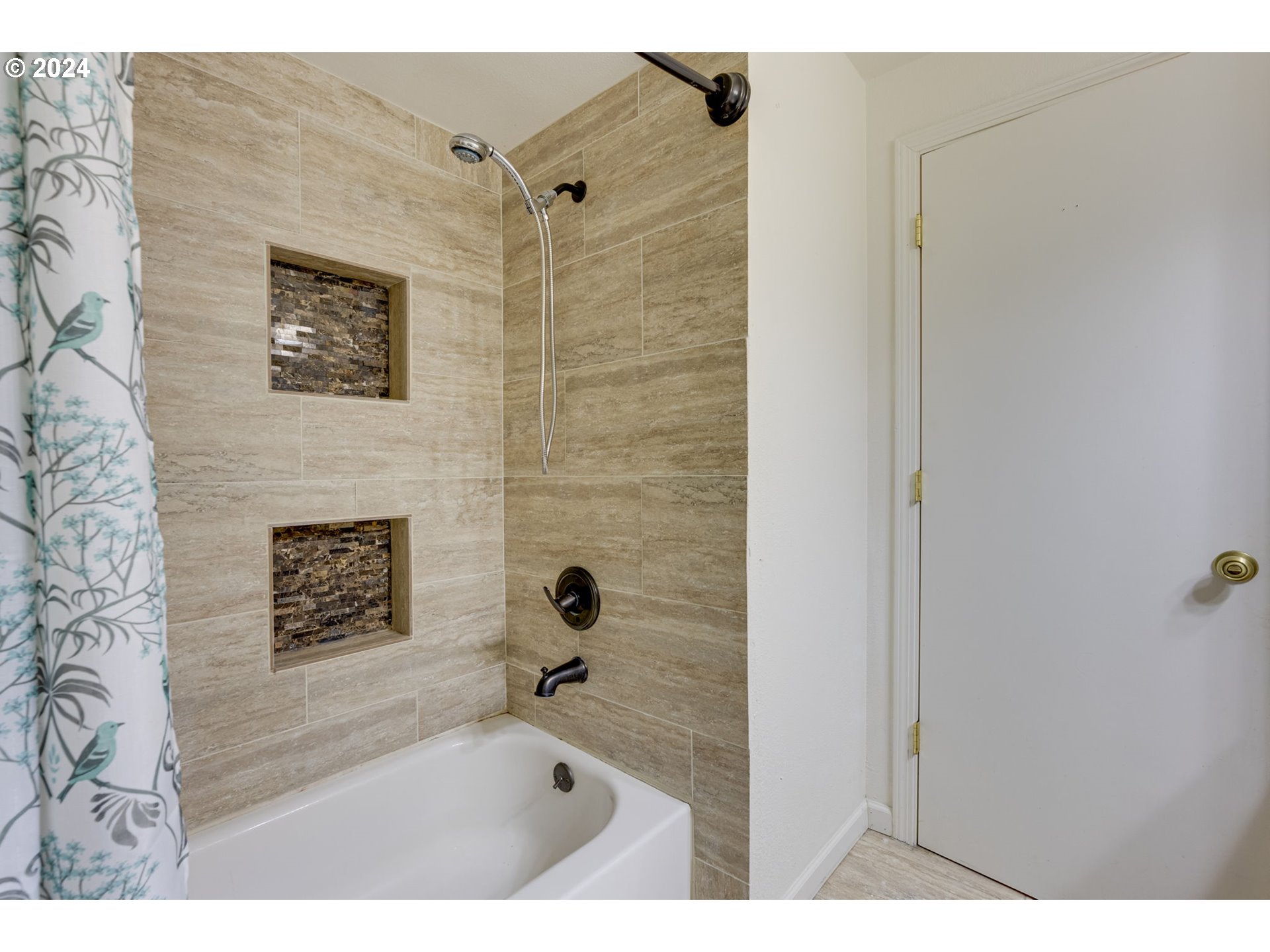 Photo #18: 123448396 Listing: Photo #18