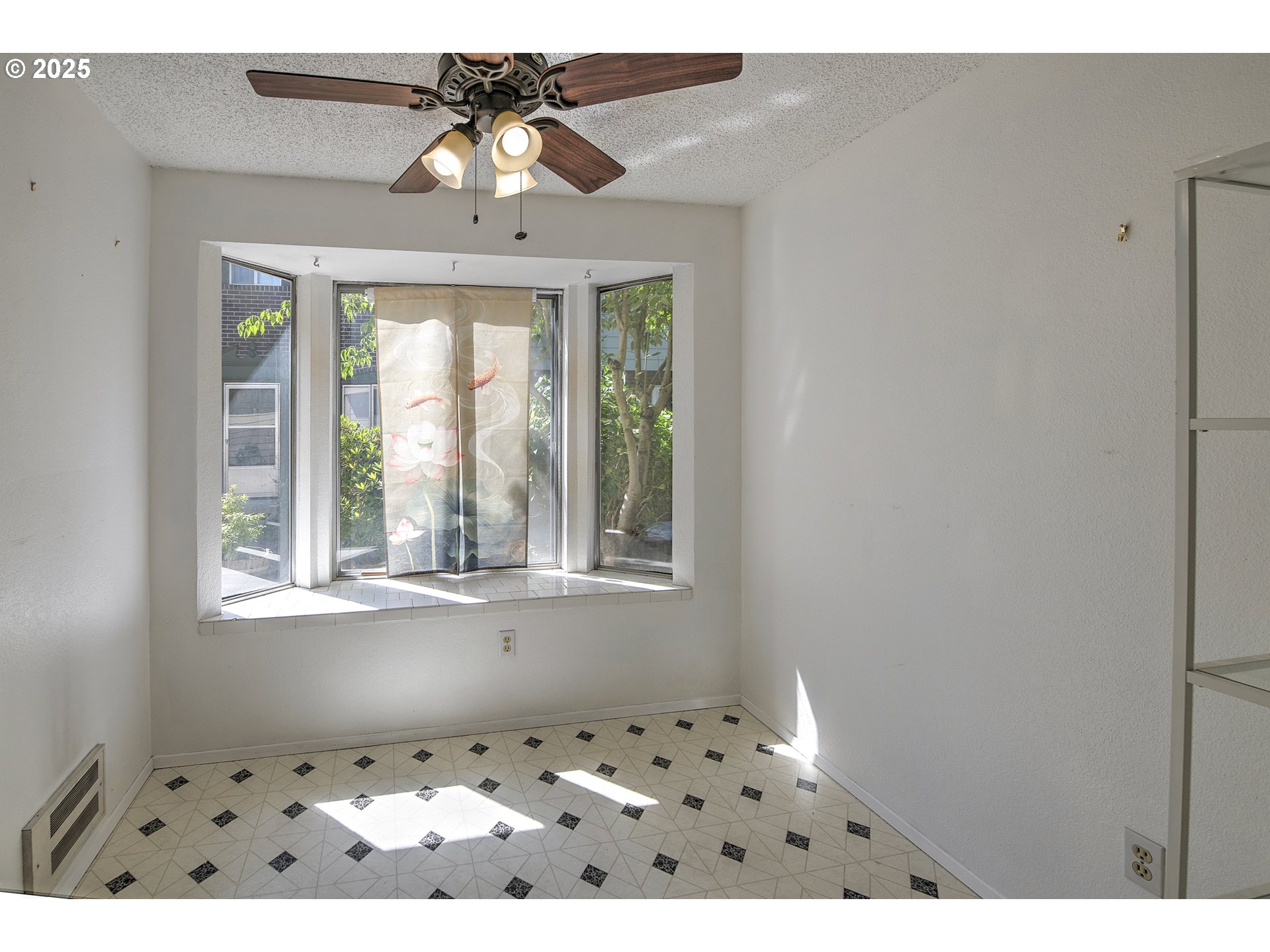 Photo #10: 129448726 Listing: Photo #10