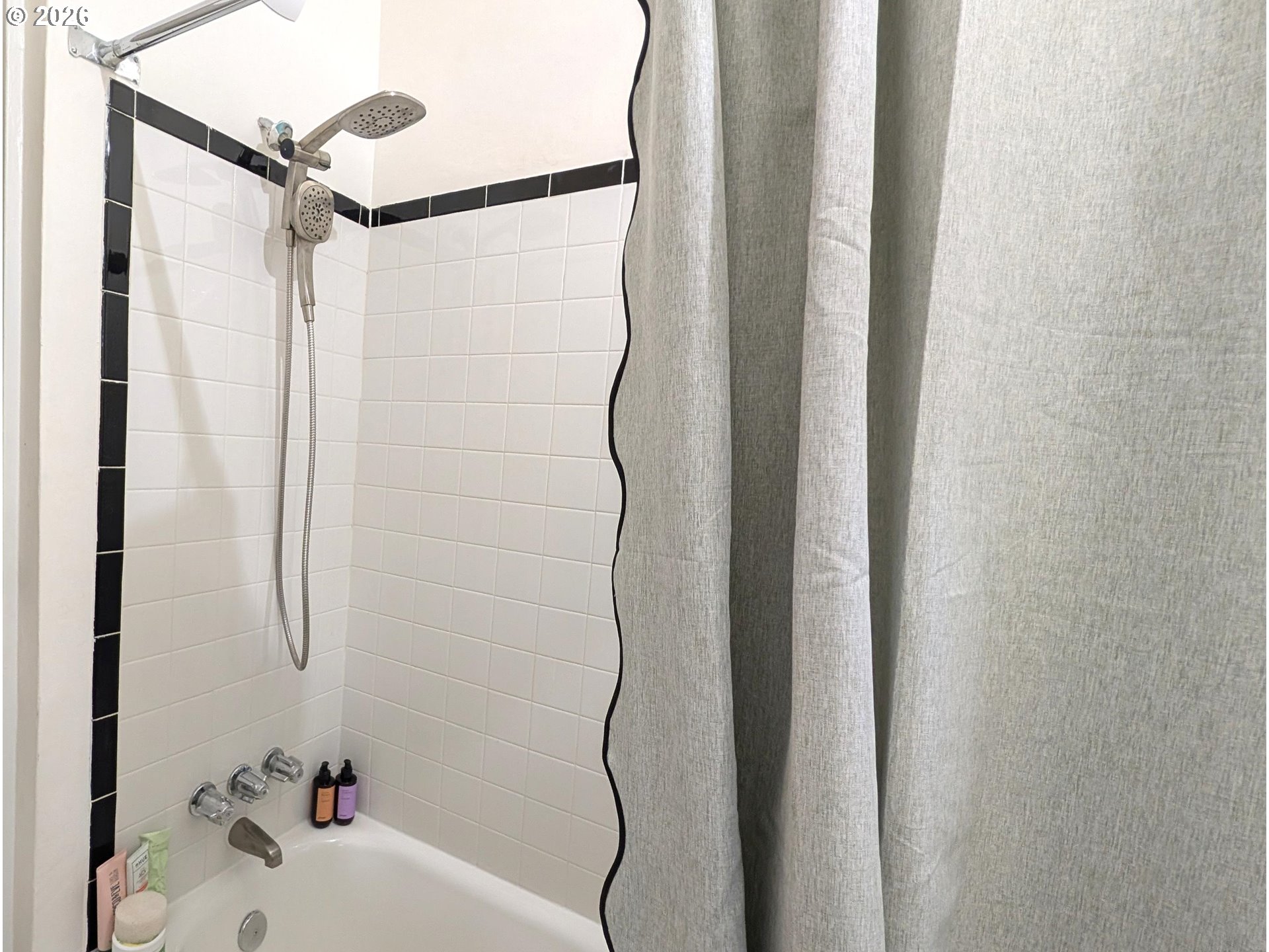 Photo #7: 129621291 Listing: Photo #7