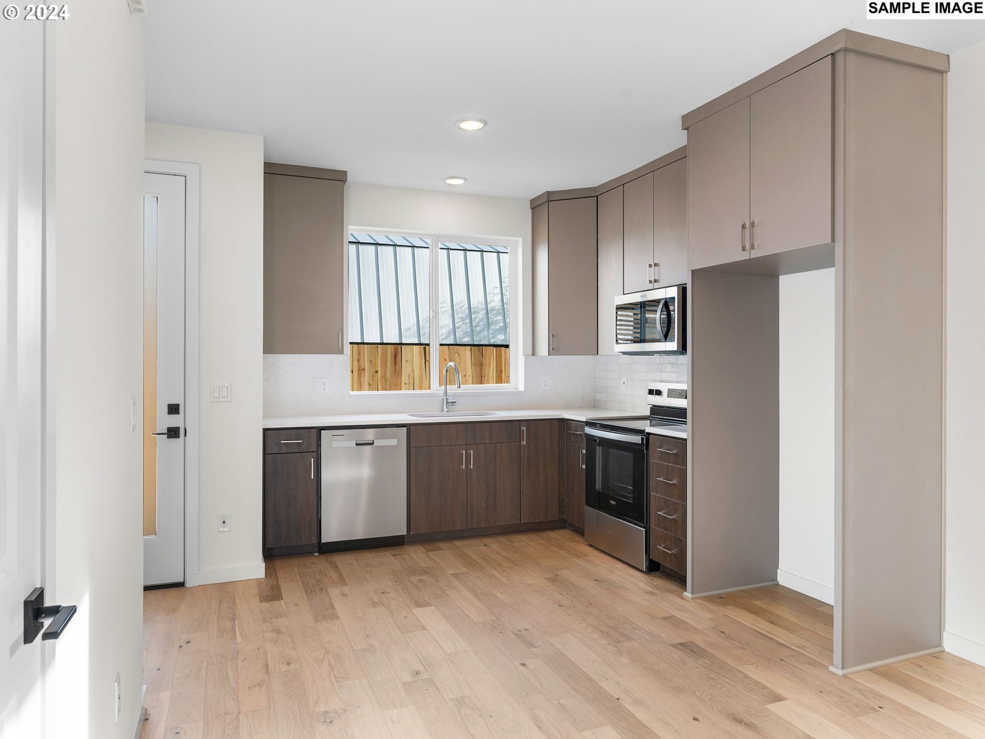 Photo #6: 130989793 Listing 