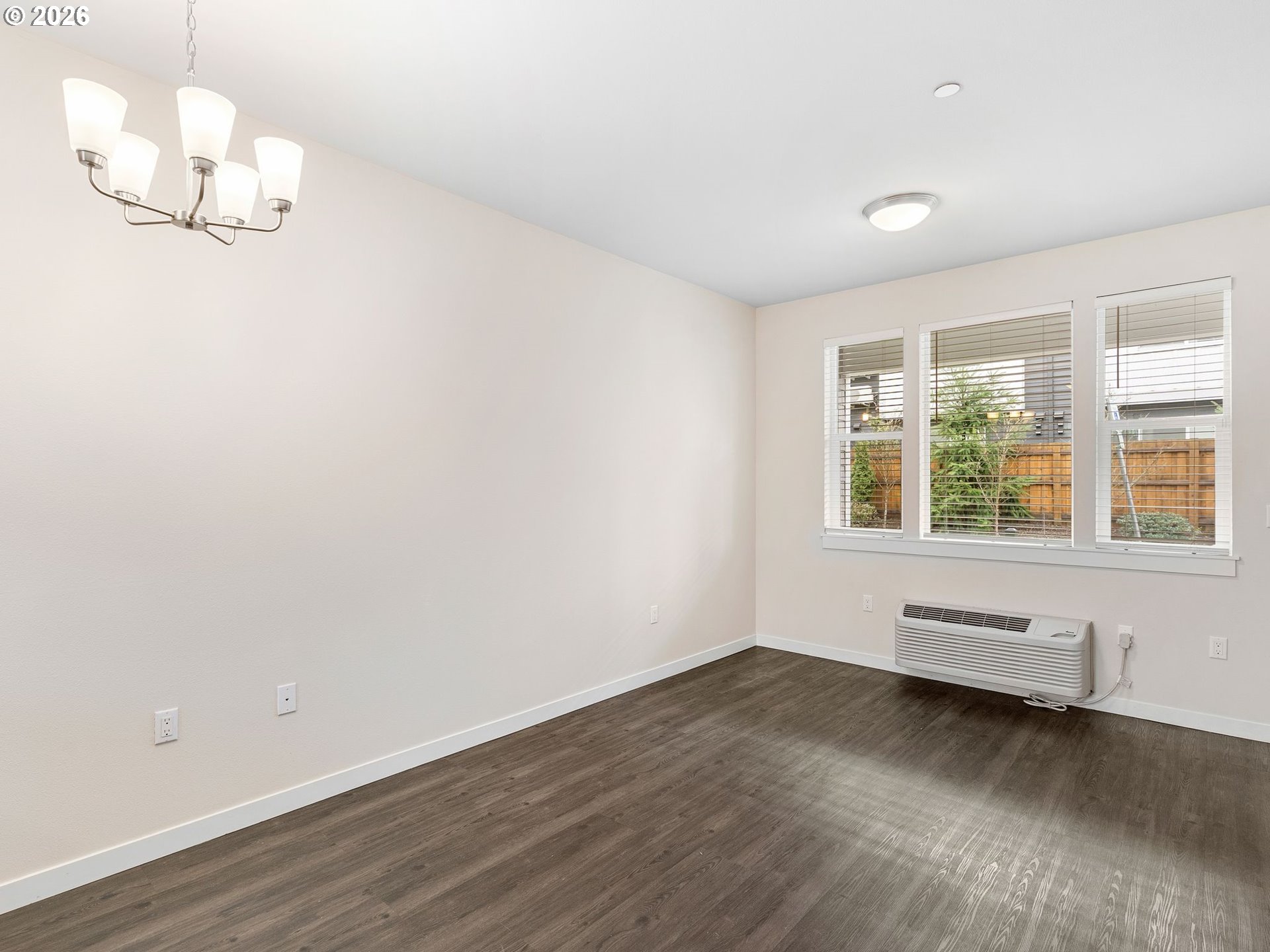 Photo #4: 133542079 Listing: Photo #4