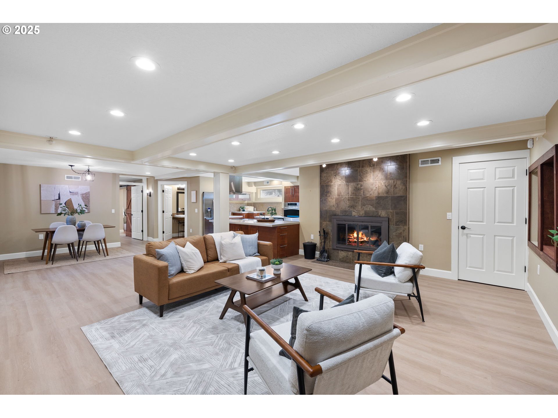 Photo #6: 134969798 Listing 
