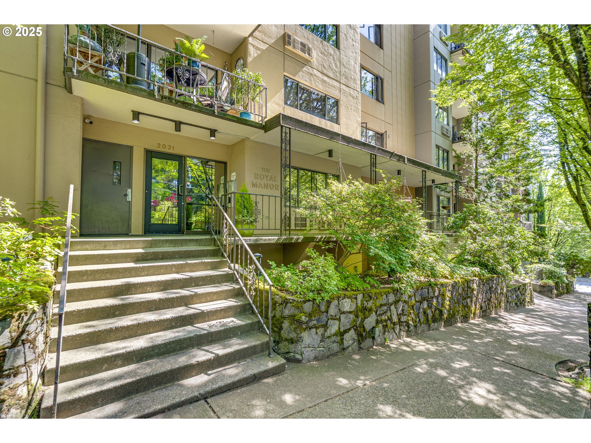 Photo #2: 135408098 Listing 