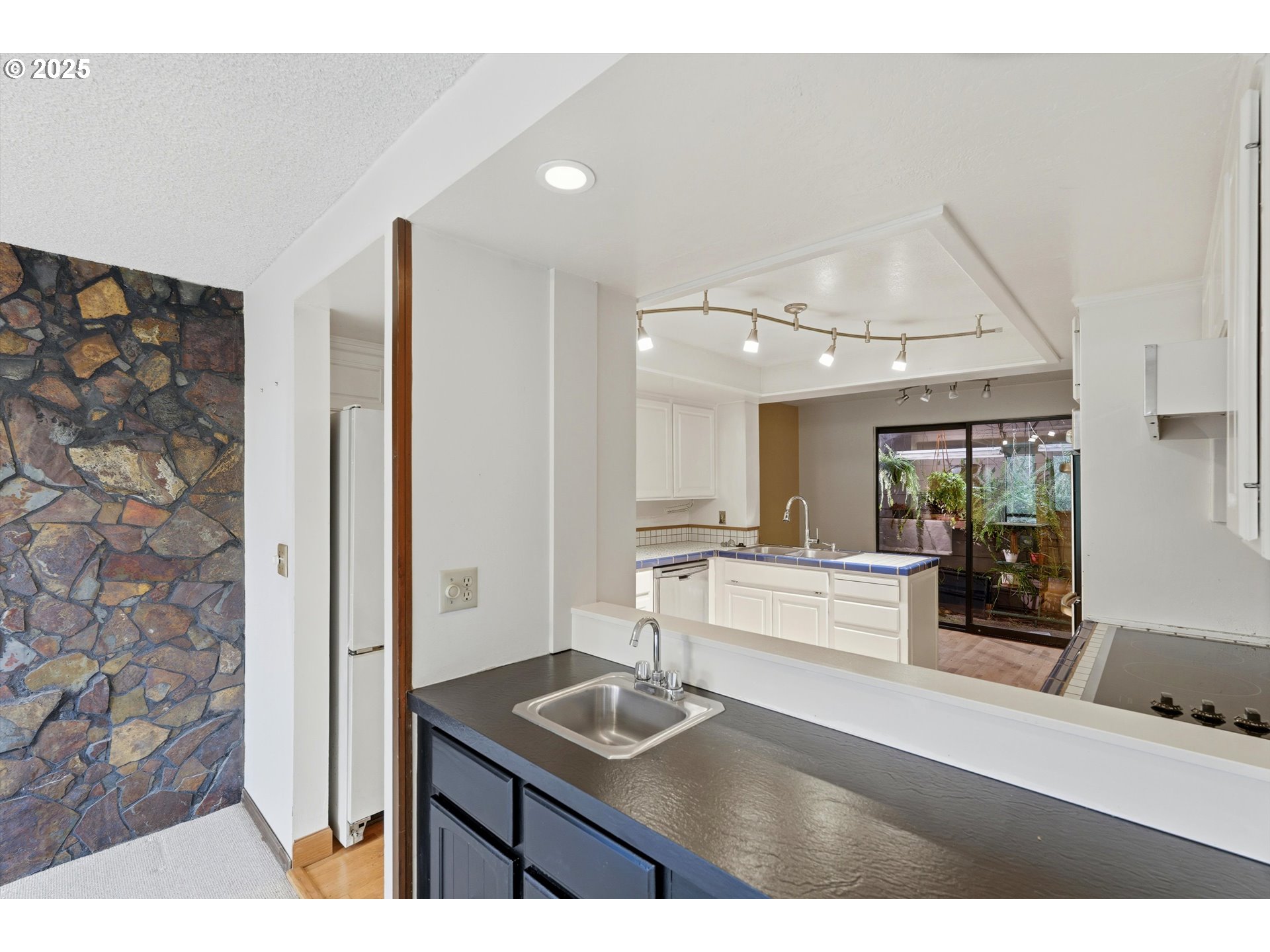 Photo #11: 136656997 Listing: Photo #11