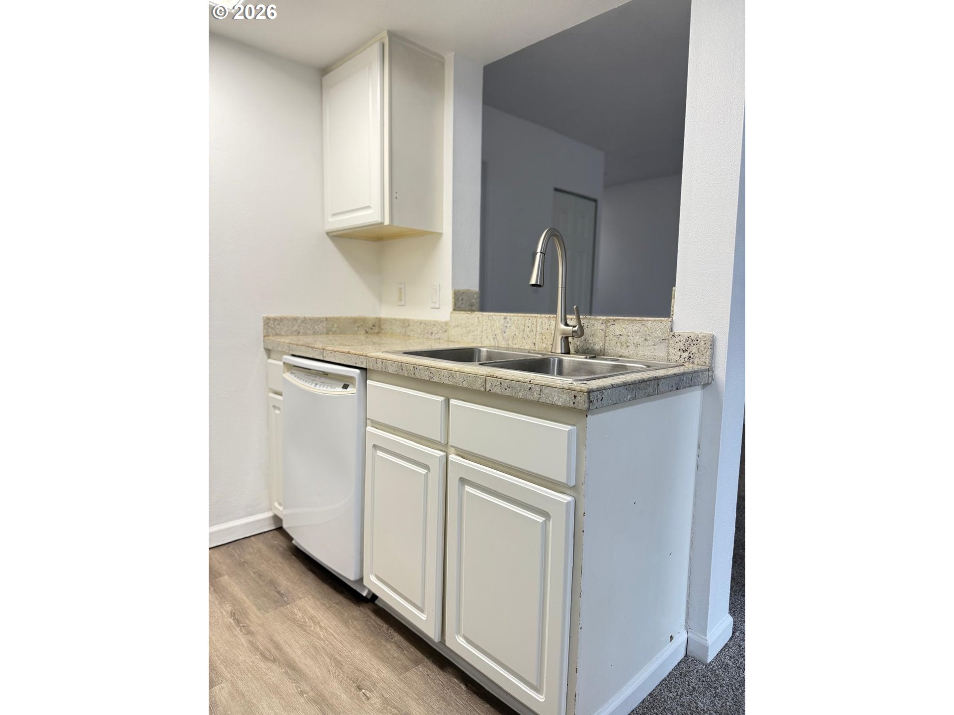 Photo #4: 136936040 Listing: Photo #4