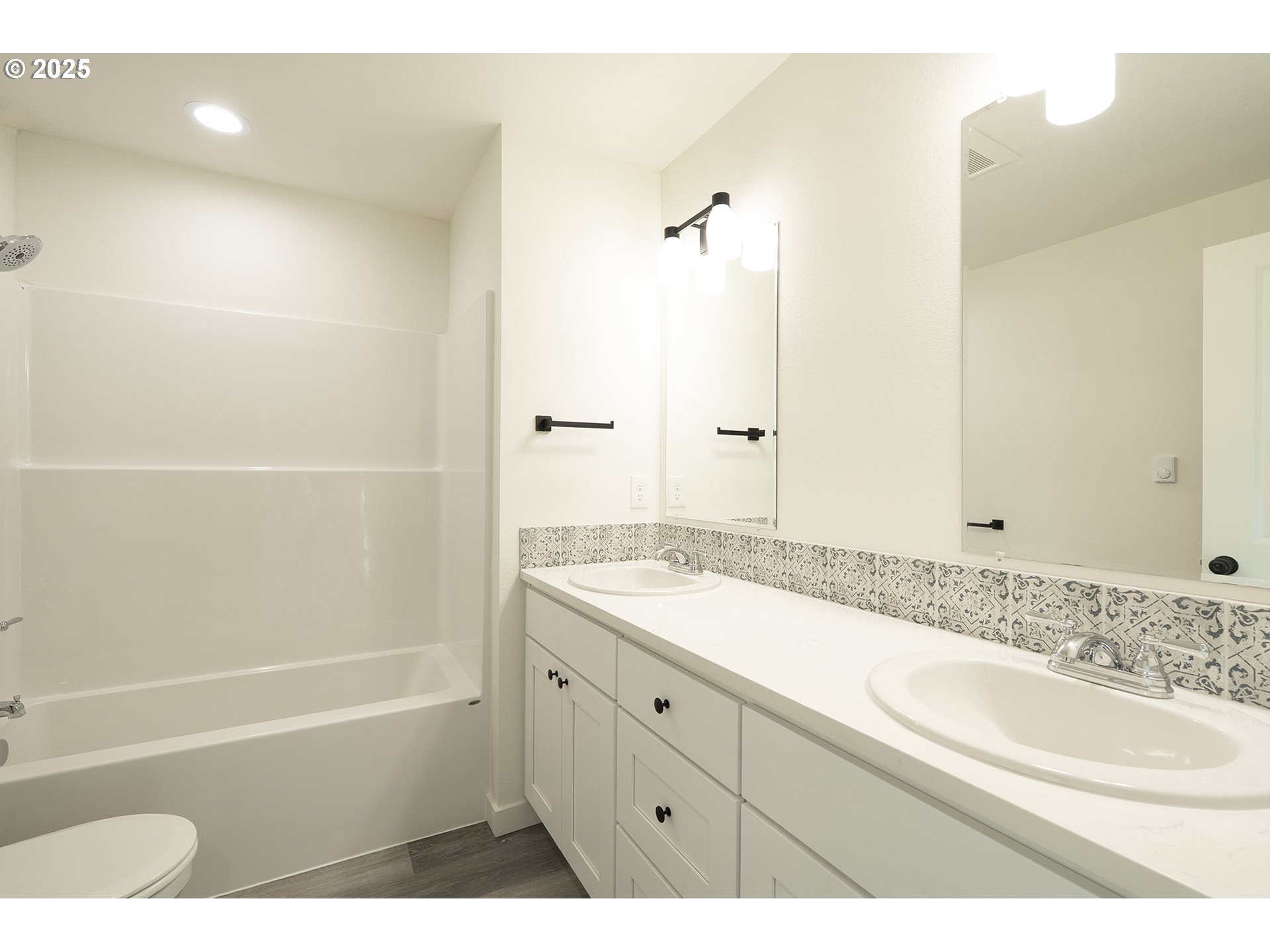 Photo #17: 140886336 Listing: Photo #17