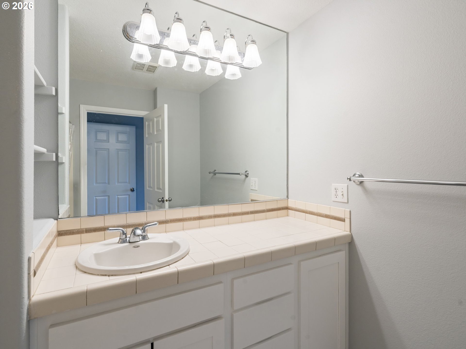 Photo #10: 141280157 Listing: Photo #10