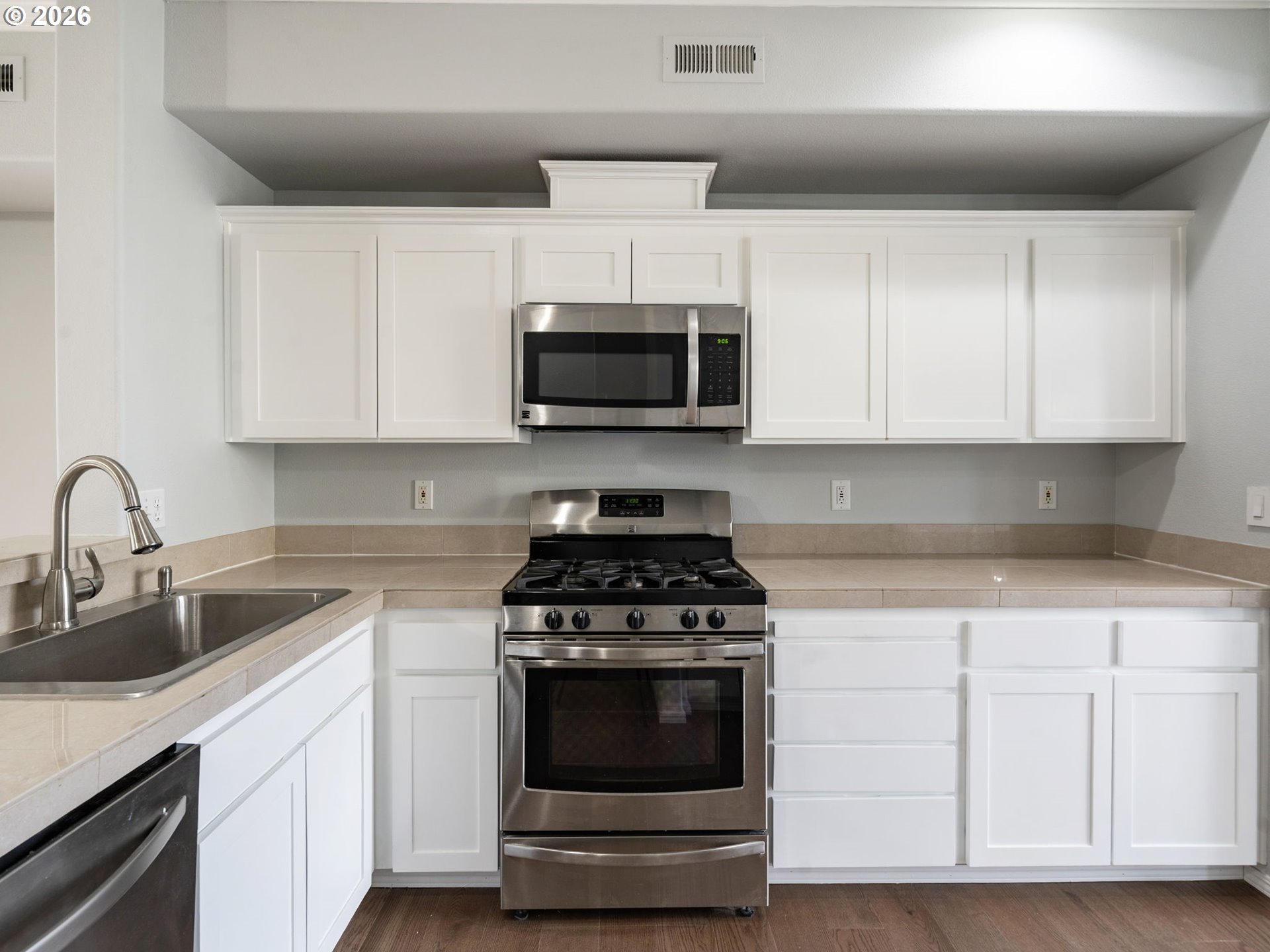 Photo #2: 141280157 Listing: Photo #2