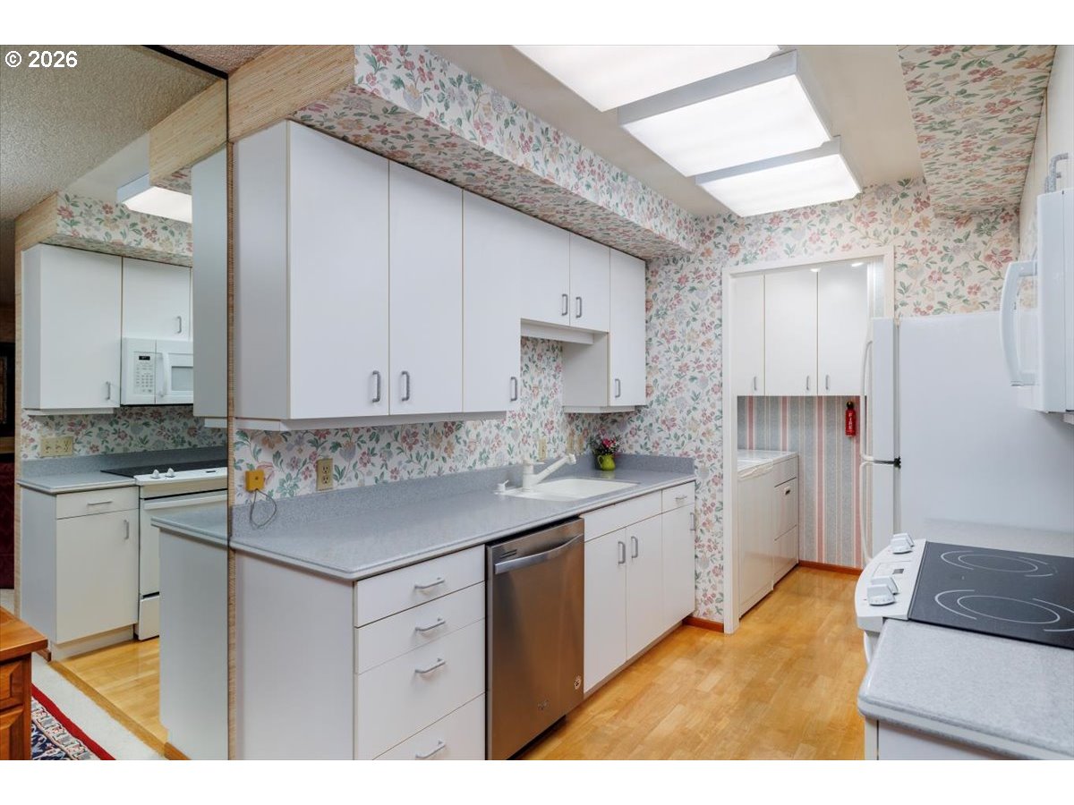 Photo #16: 141321810 Listing: Photo #16