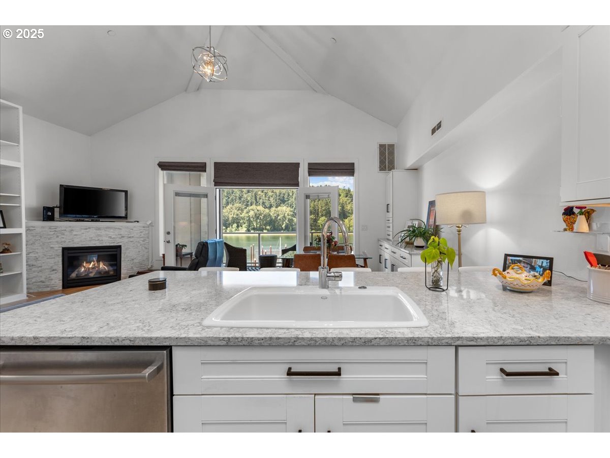 Photo #17: 142982210 Listing: Photo #17