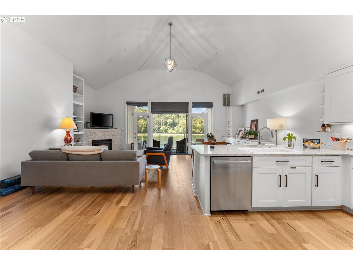 Photo #3: 142982210 Listing: Photo #3