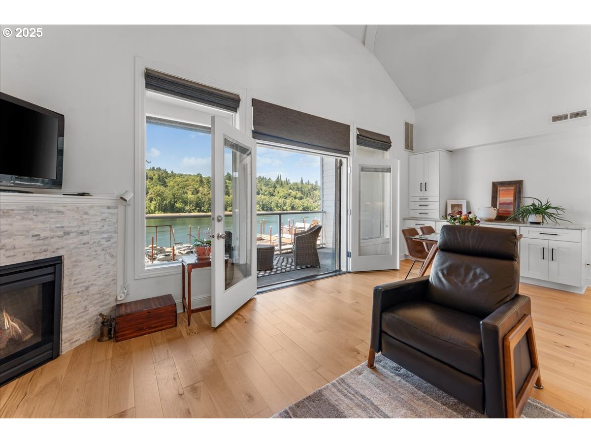 Photo #4: 142982210 Listing: Photo #4