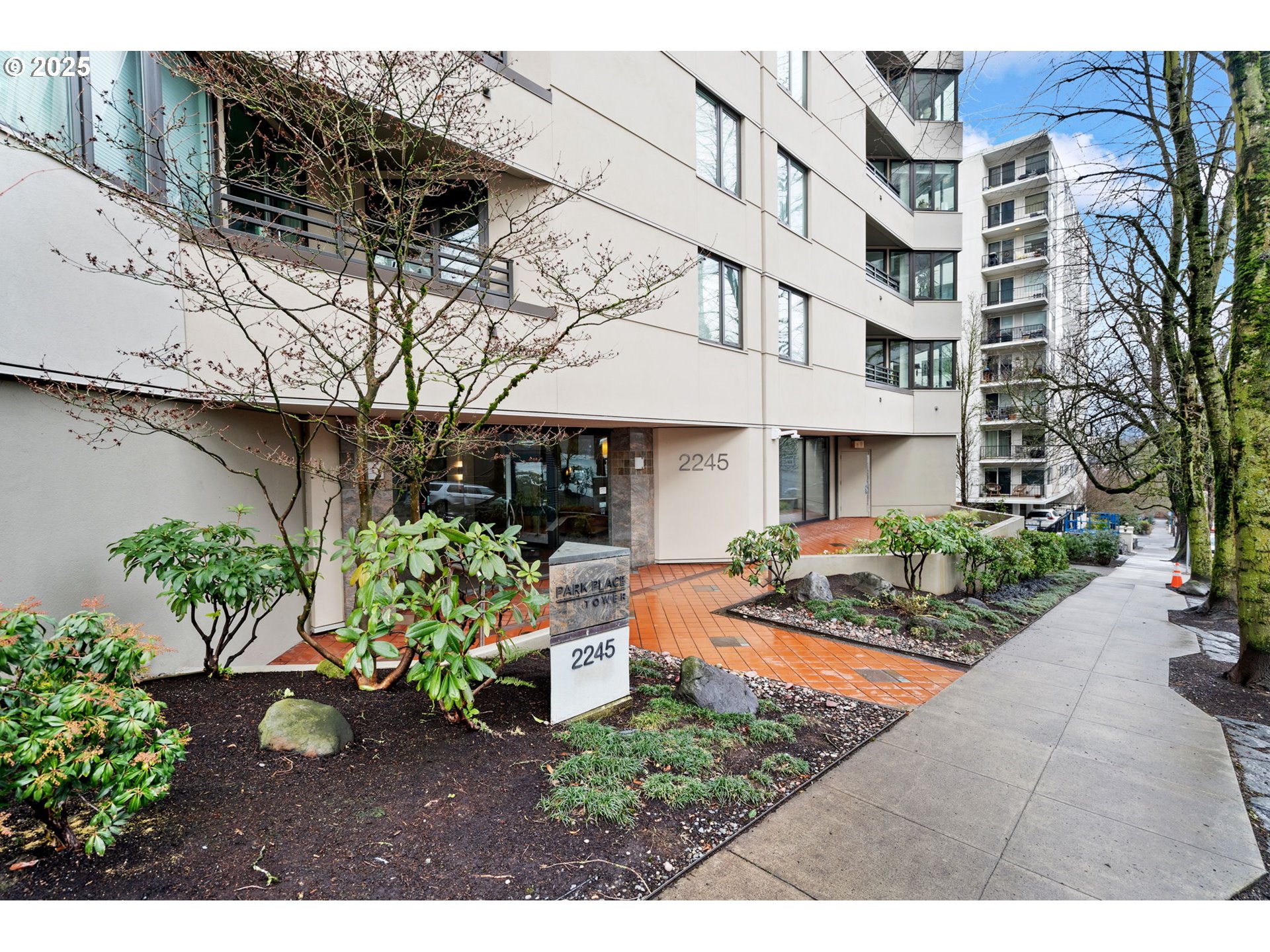 Photo #2: 143240379 Listing 