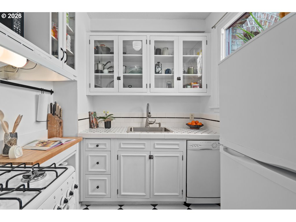 Photo #4: 144070701 Listing: Photo #4