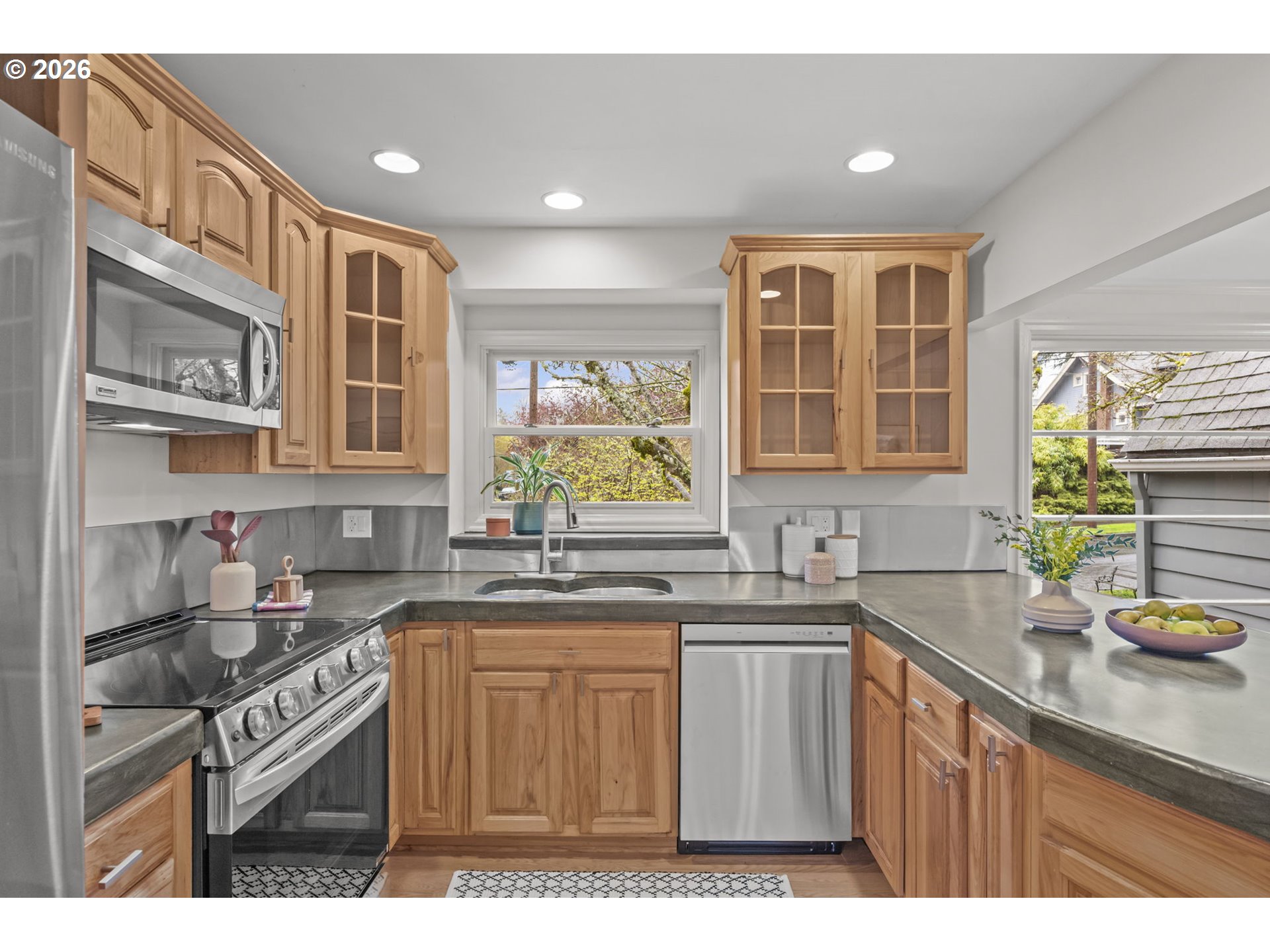 734 SE 69TH AVE, Portland, OR, 97215