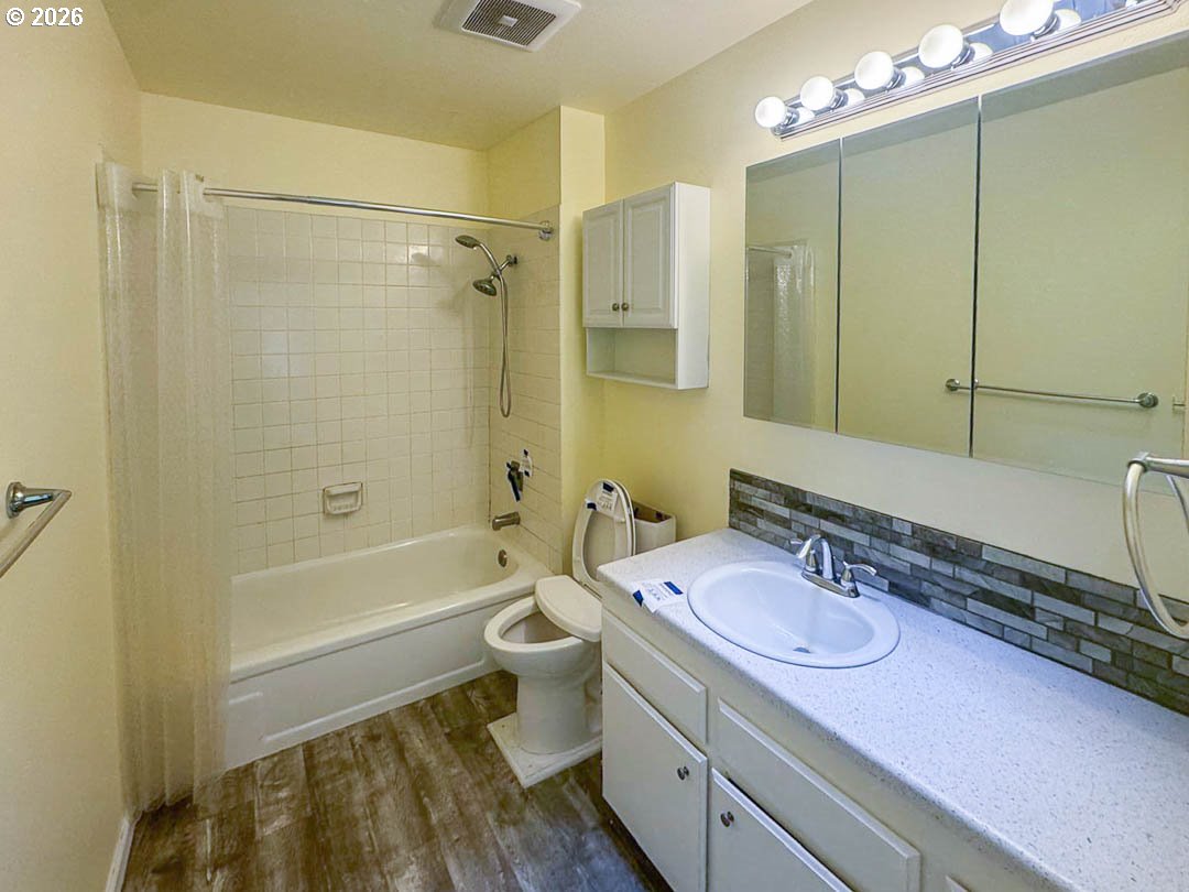 Photo #16: 149350754 Listing: Photo #16