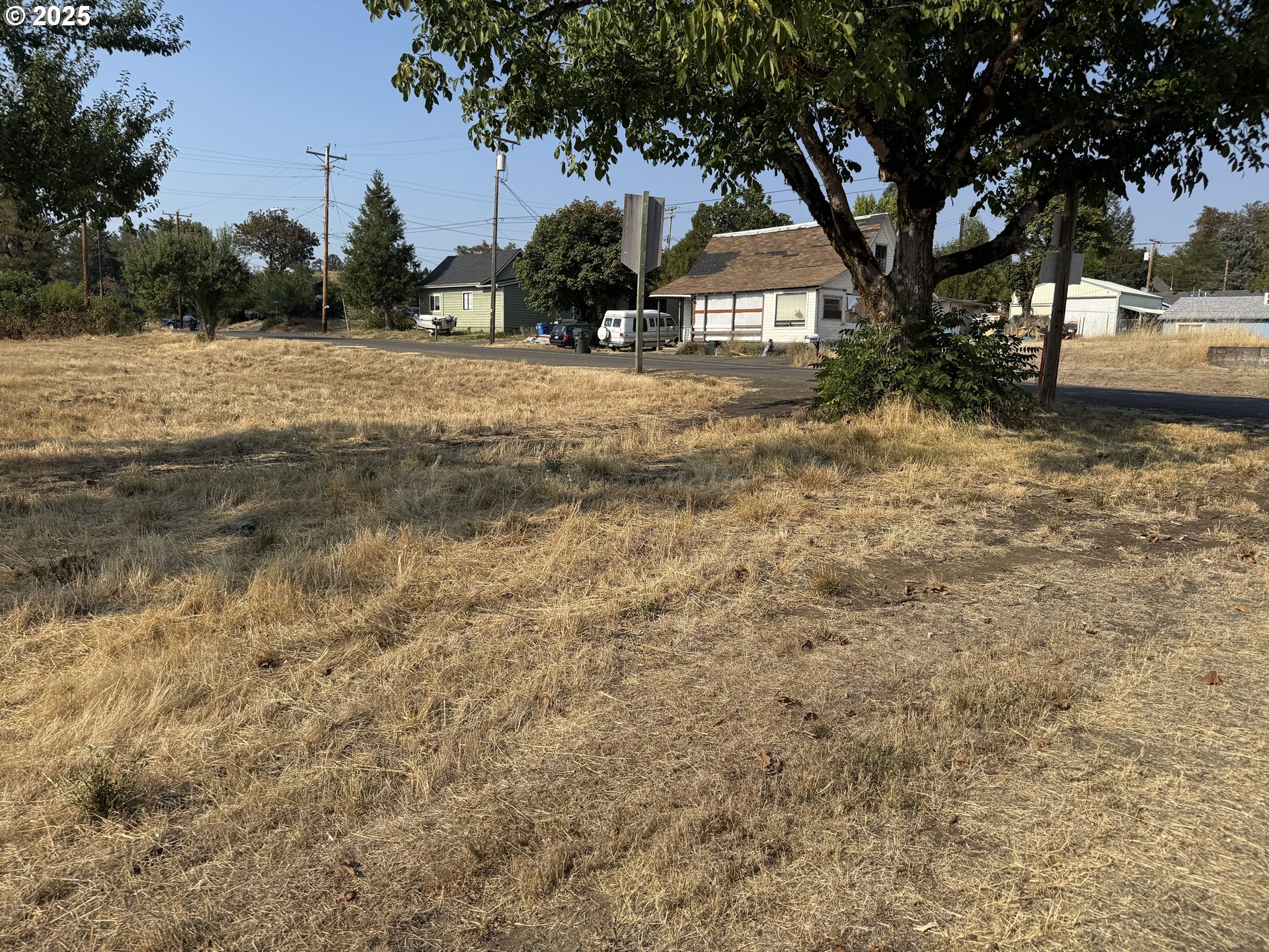 411 NE 1ST, Oakland, OR, 97462