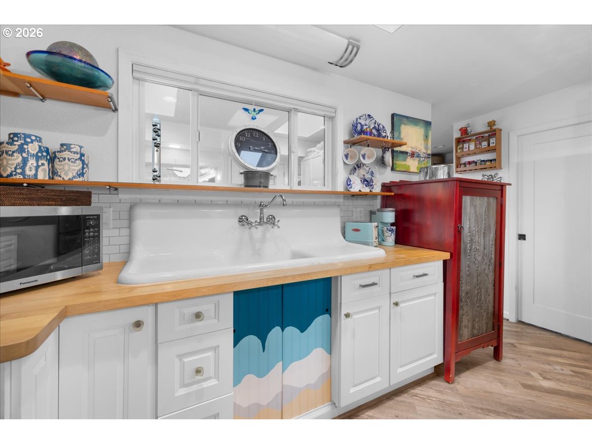 326 HIGHWAY 101, Rockaway Beach, OR, 97136