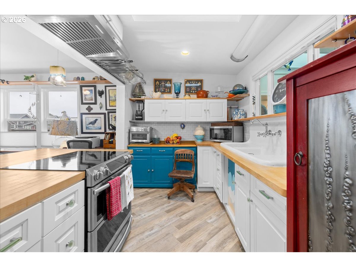 326 HIGHWAY 101, Rockaway Beach, OR, 97136