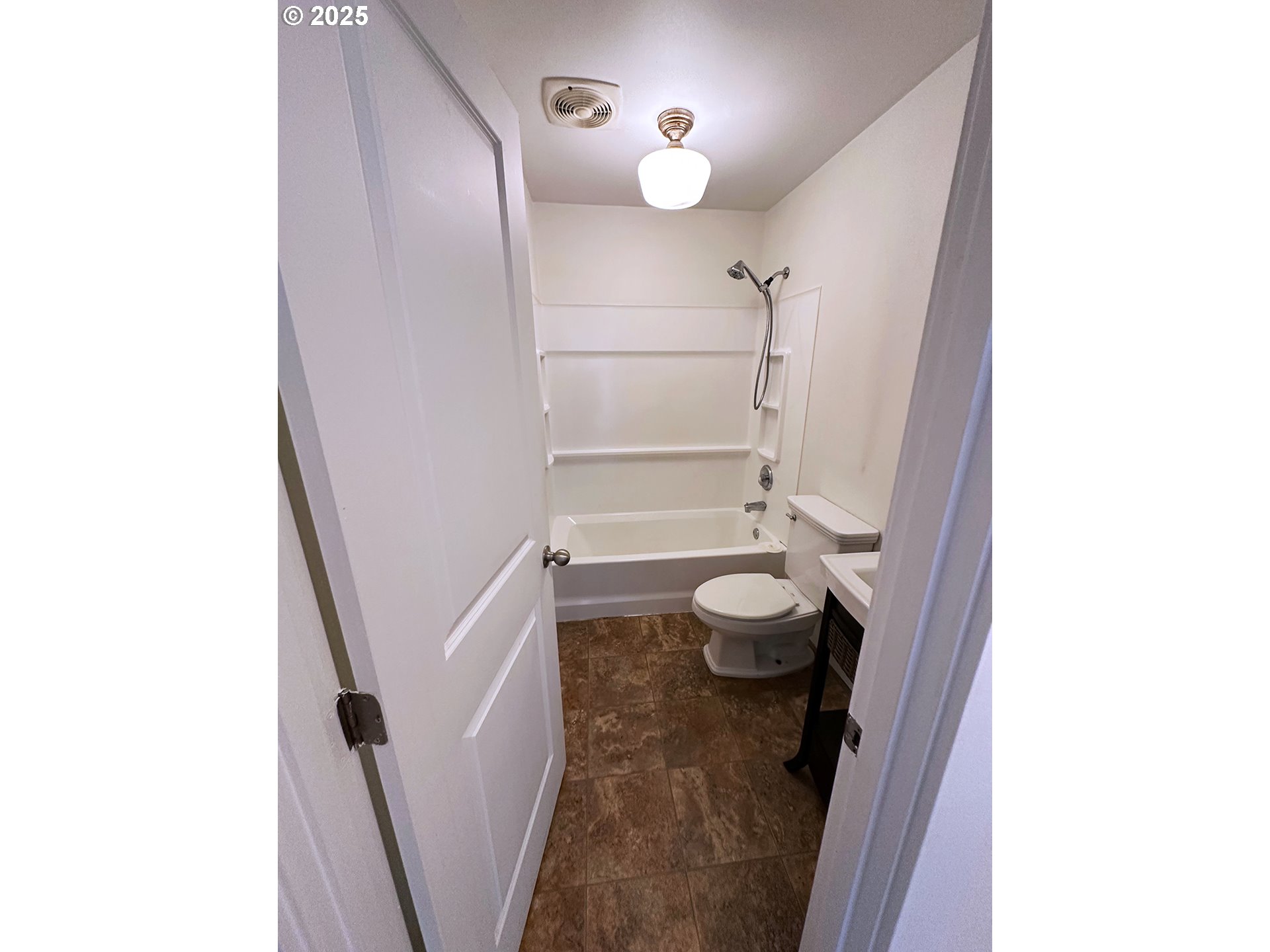 Photo #2: 154642788 Listing 