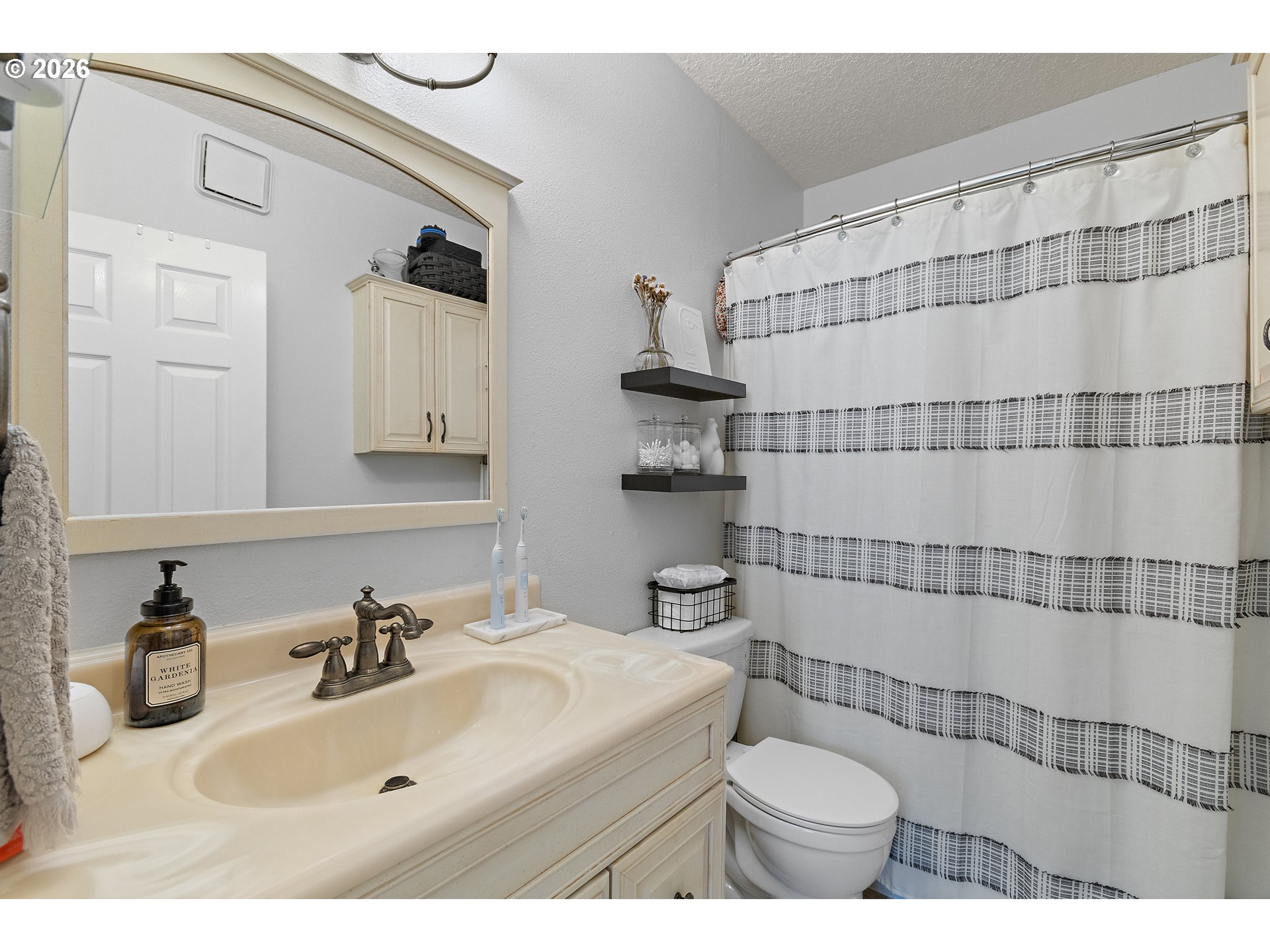 Photo #4: 154914822 Listing: Photo #4