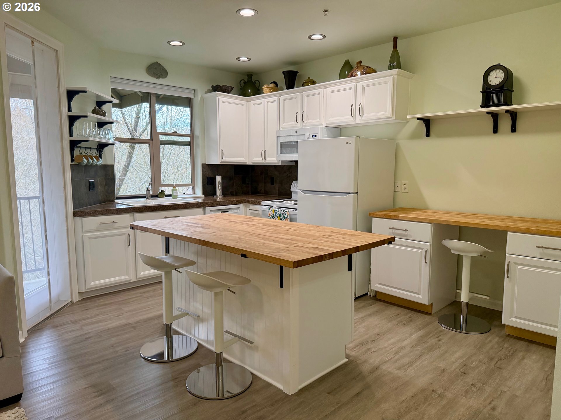 Photo #2: 155043607 Listing: Photo #2