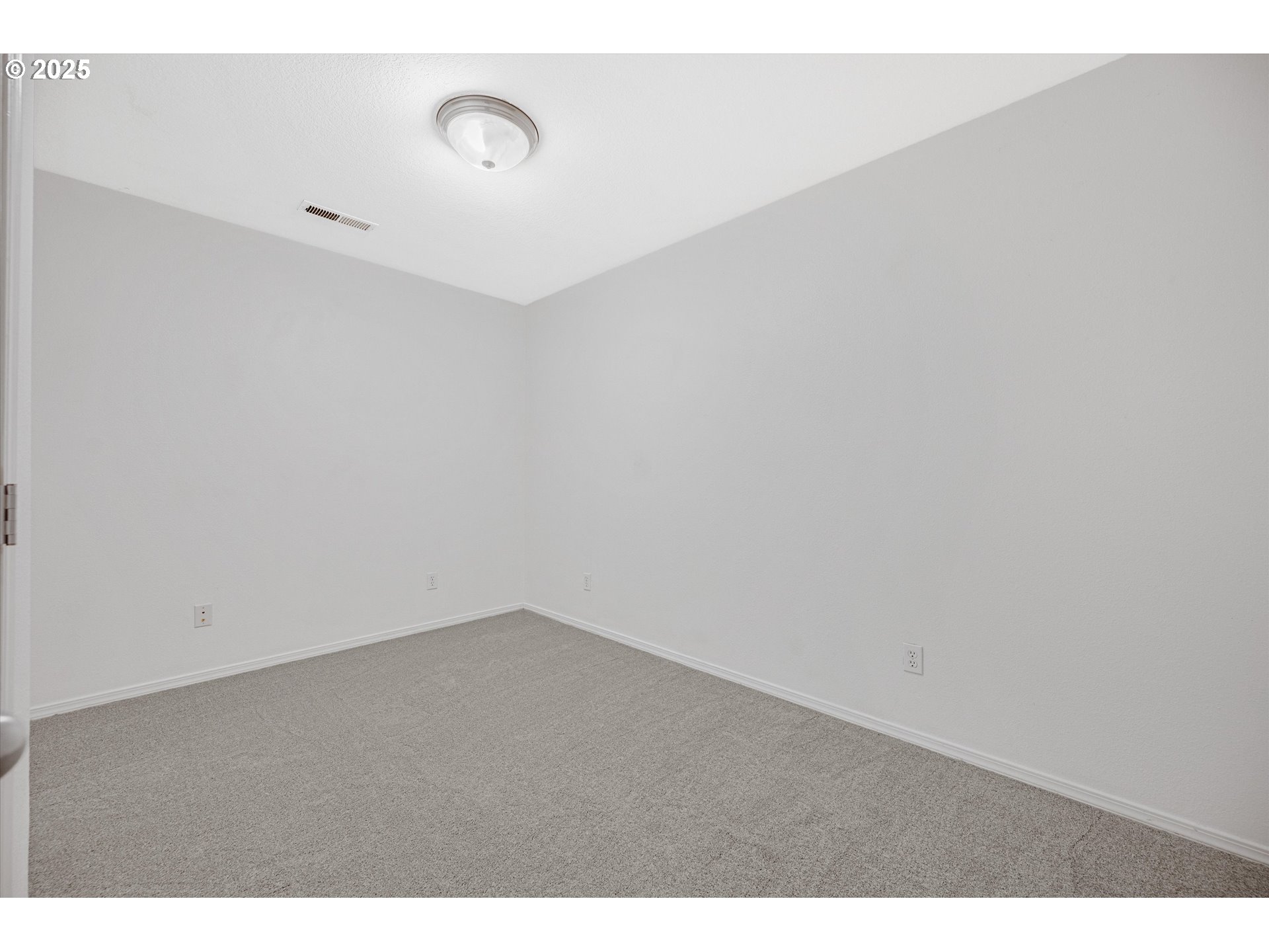 Photo #11: 155619617 Listing: Photo #11