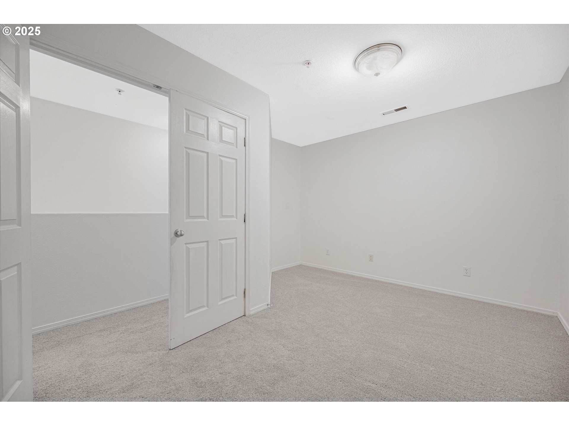 Photo #12: 155619617 Listing: Photo #12