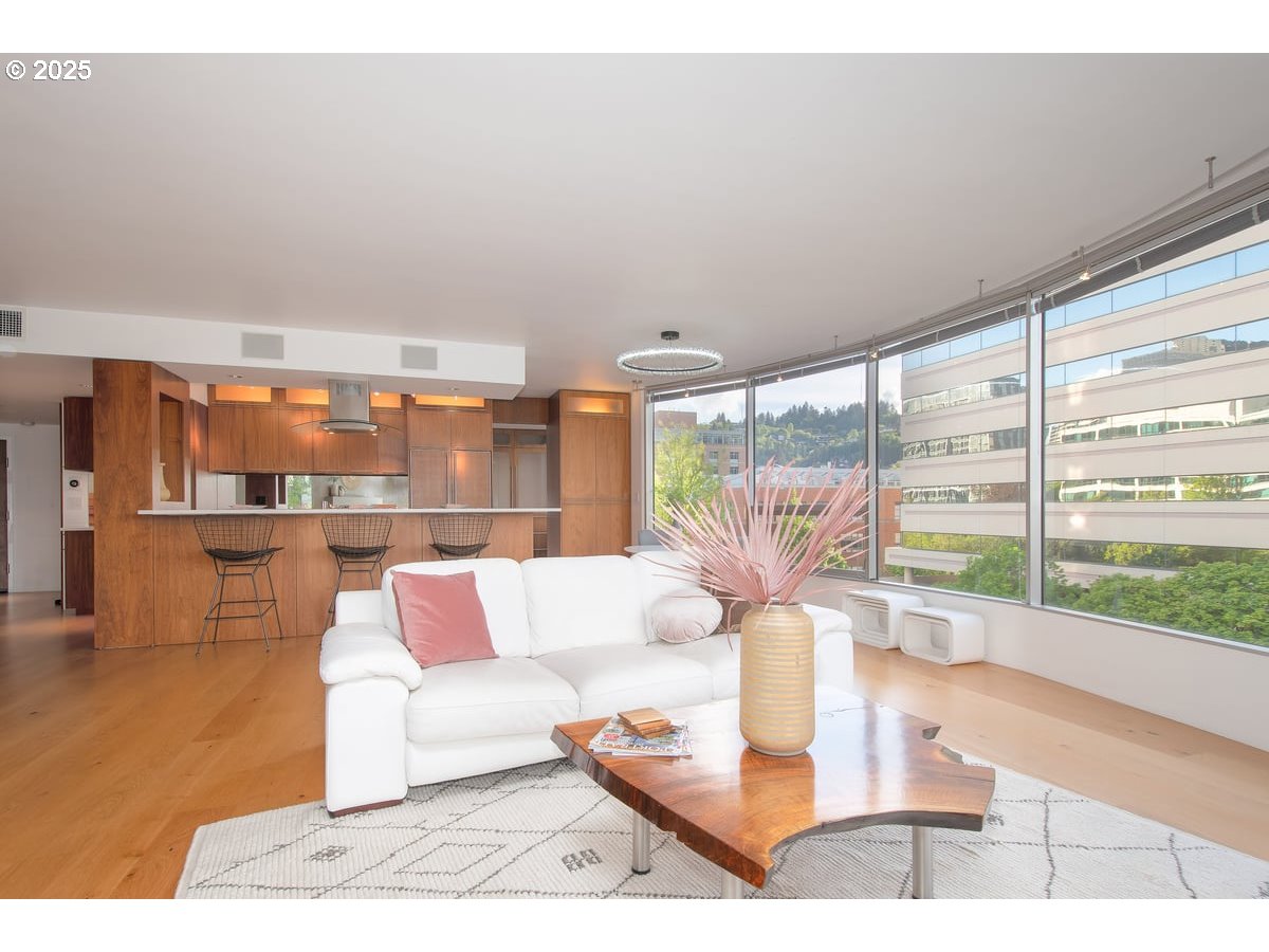 Photo #6: 155637124 Listing 