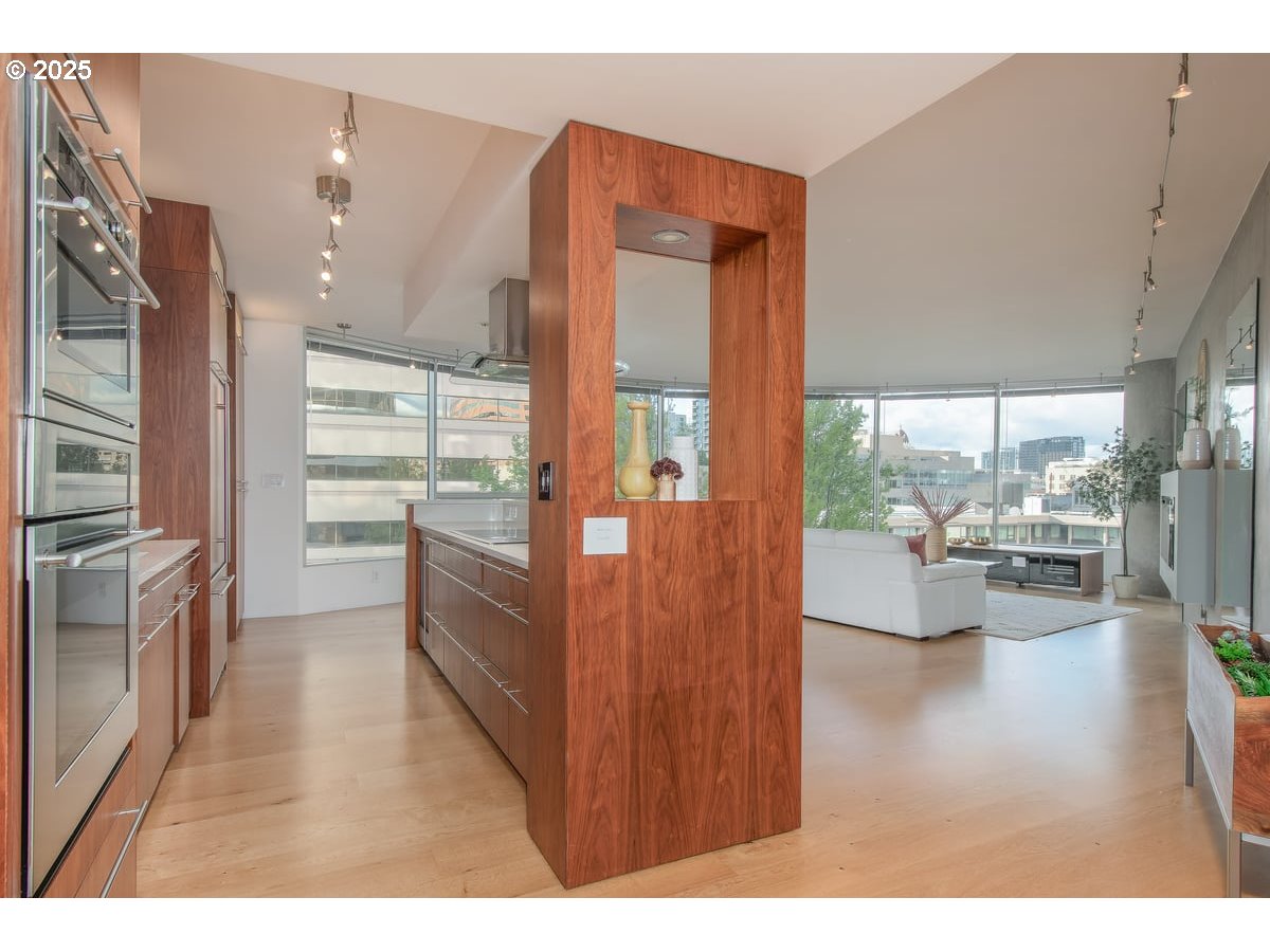 Photo #3: 155637124 Listing 
