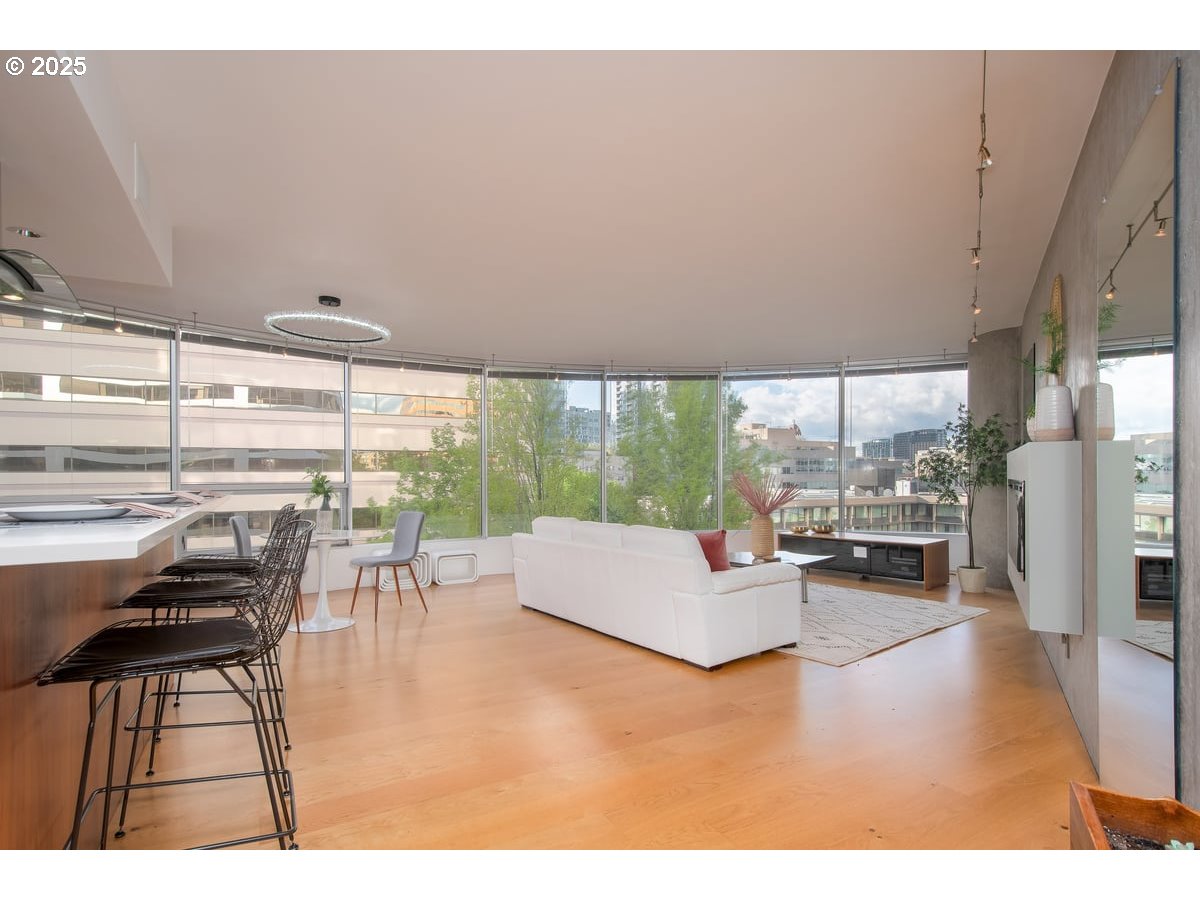 Photo #4: 155637124 Listing 