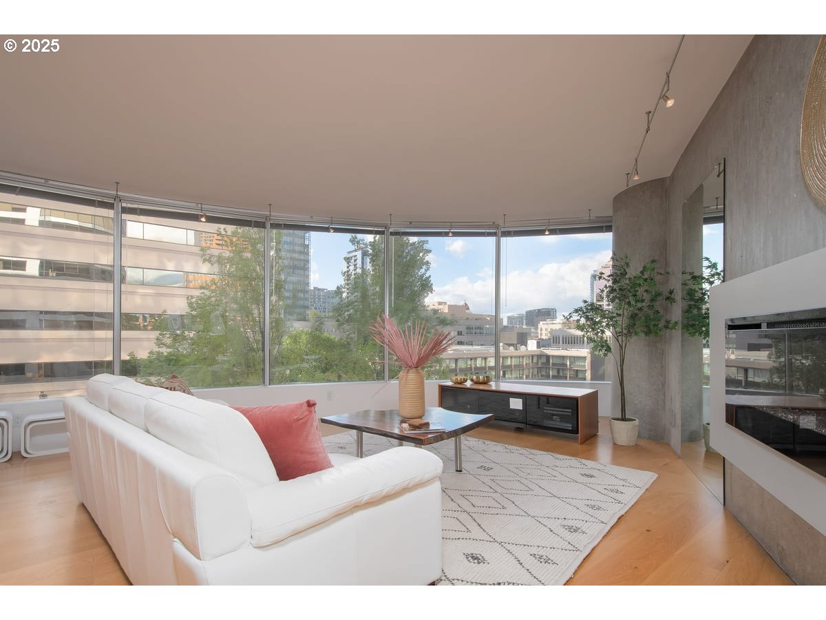 Photo #5: 155637124 Listing 