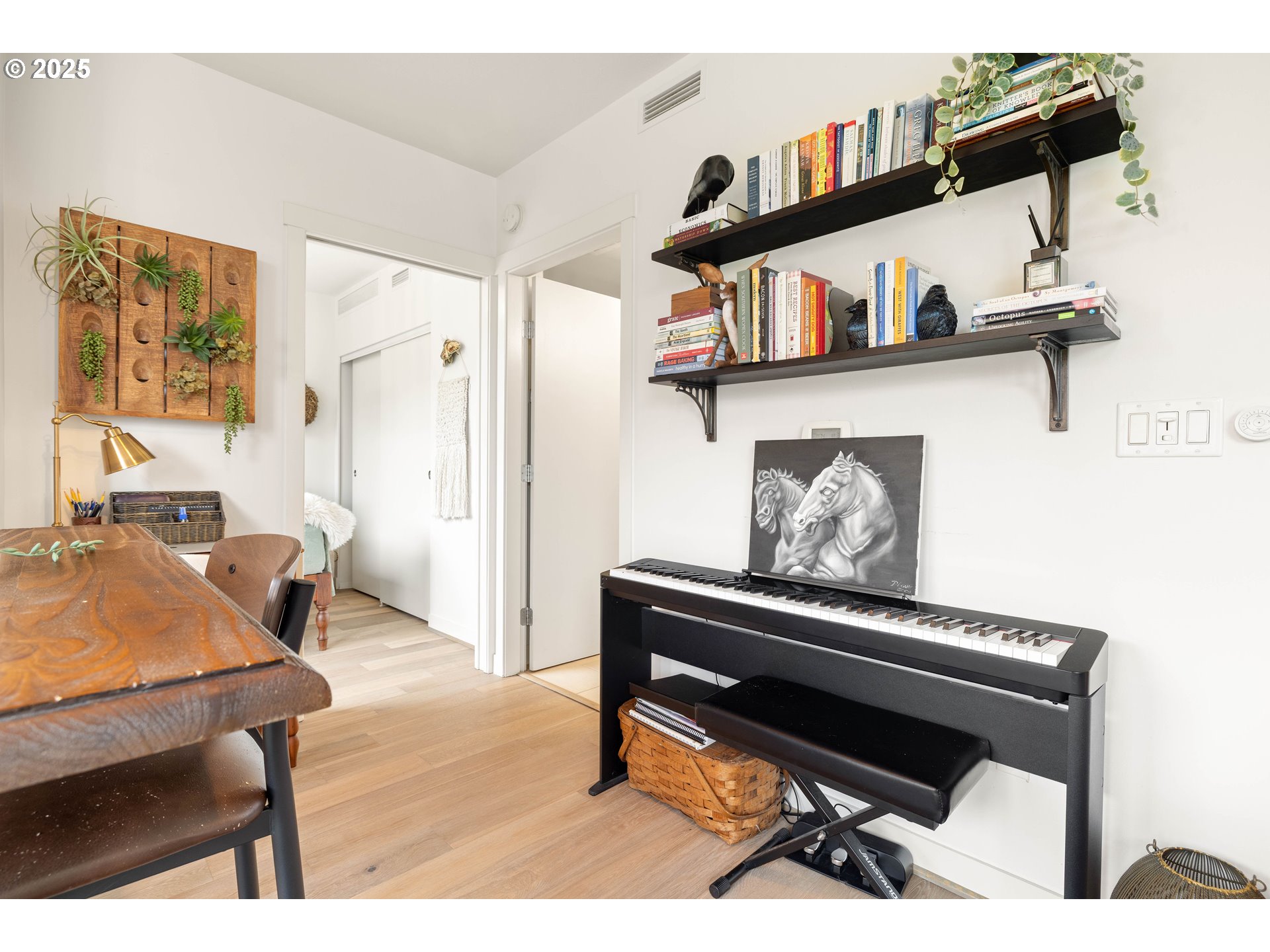 Photo #3: 156454804 Listing 