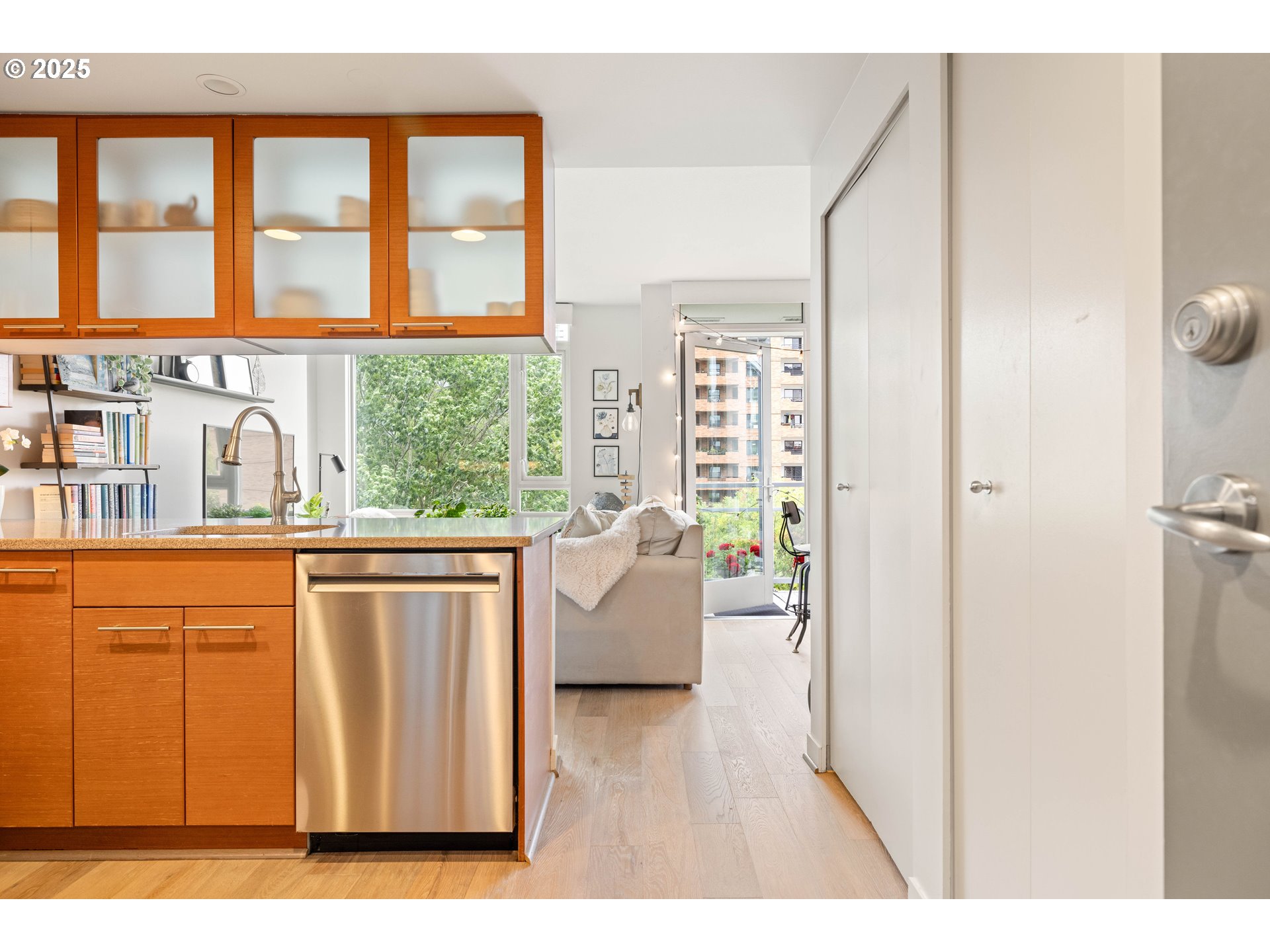 Photo #4: 156454804 Listing 