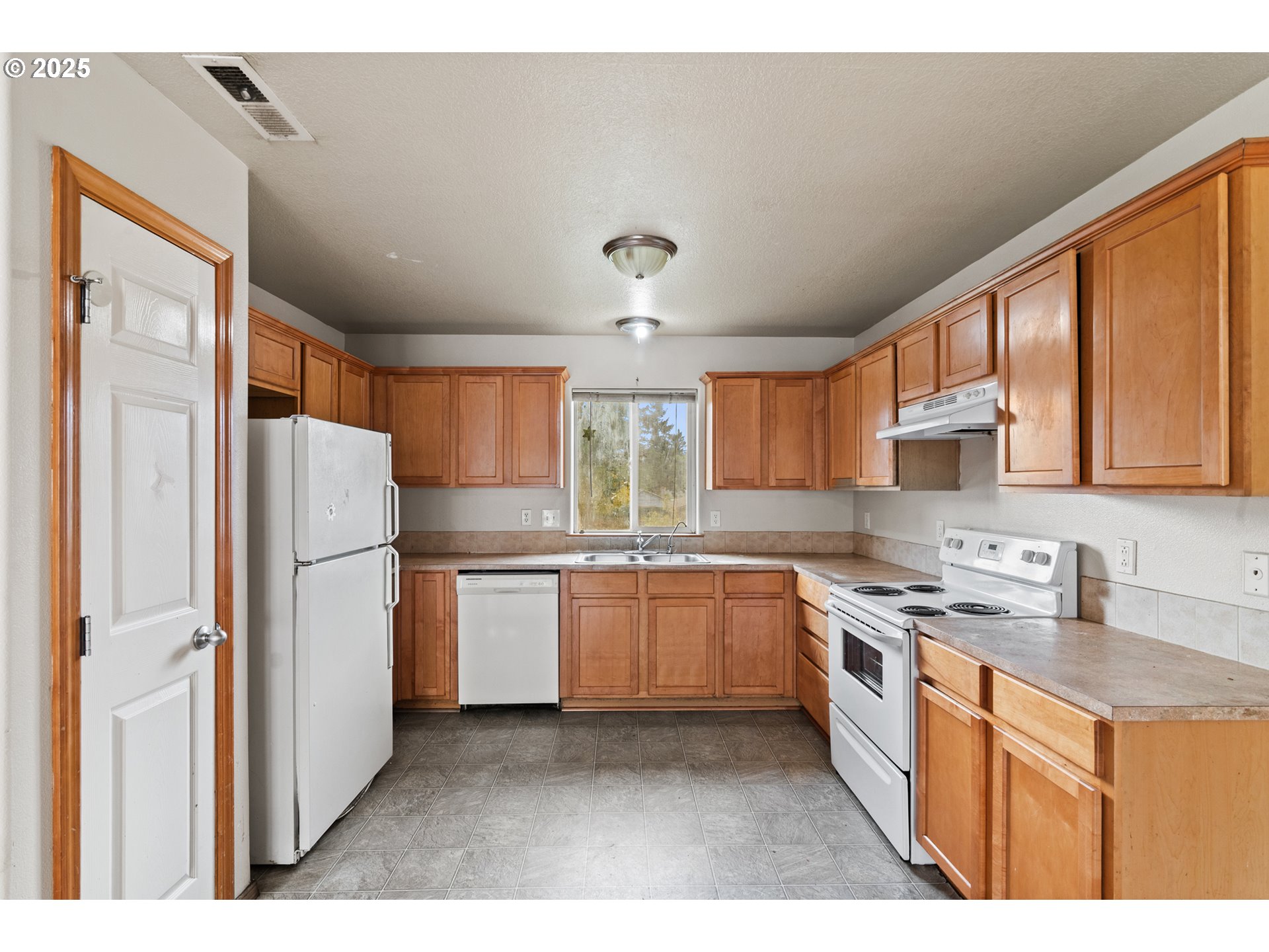 Photo #12: 157440354 Listing: Photo #12