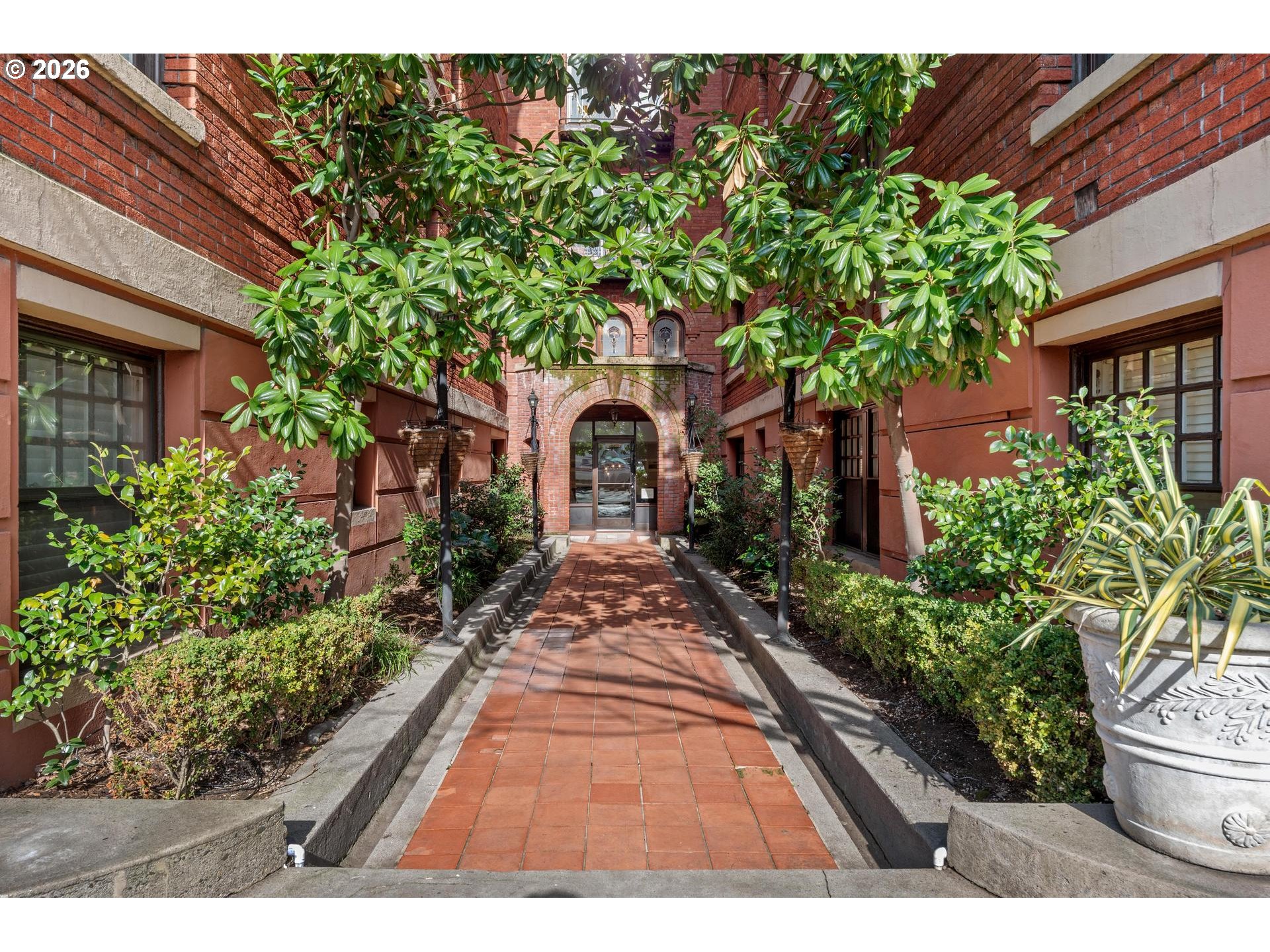 Photo #5: 157740696 Listing: Photo #5