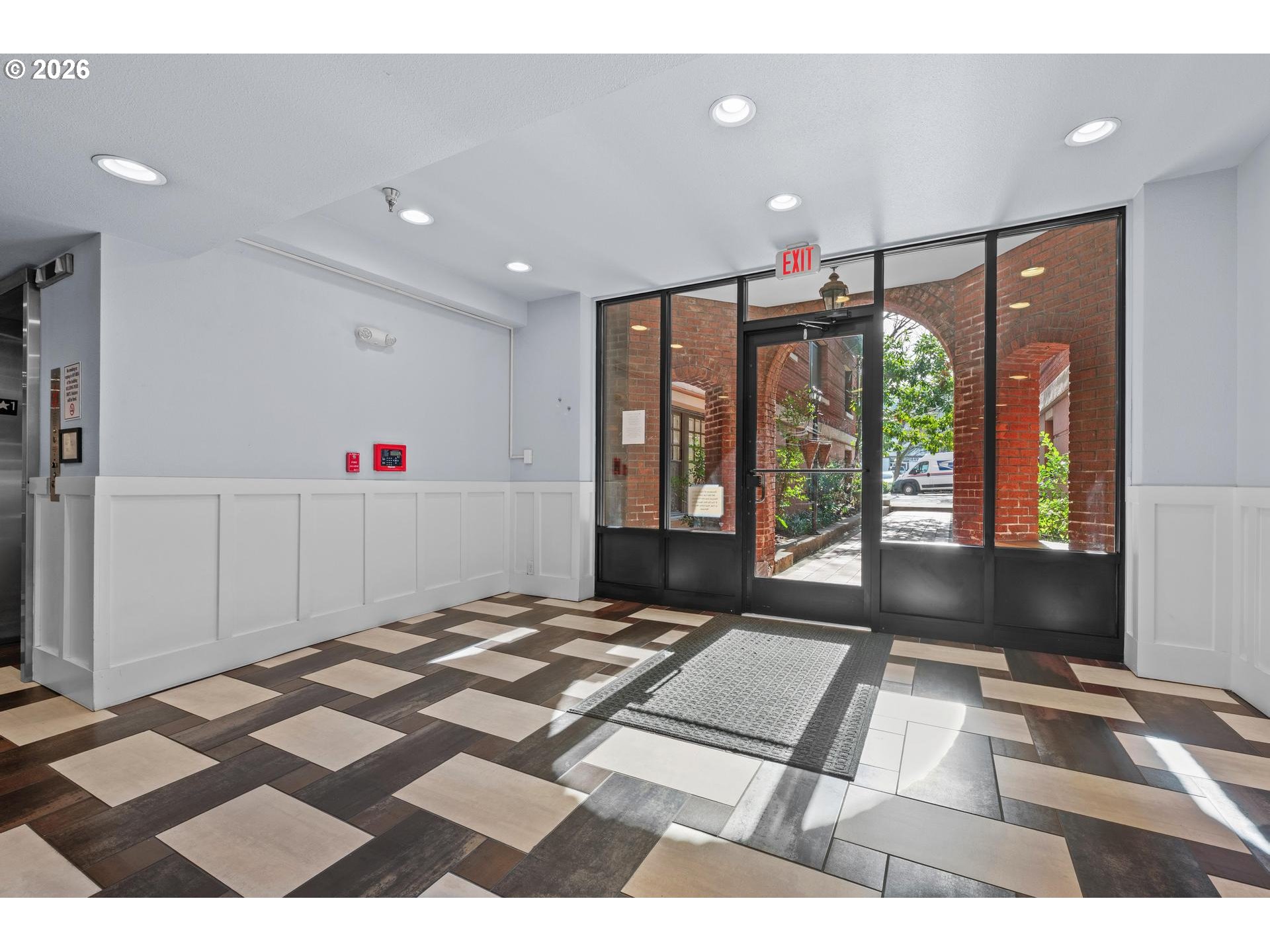 Photo #6: 157740696 Listing: Photo #6