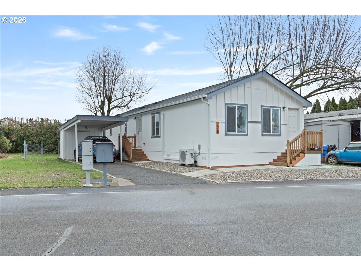 176 NE CLEARWATER AVE, Salem, OR, 97301