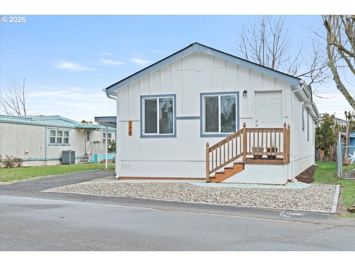176 NE CLEARWATER AVE, Salem, OR, 97301