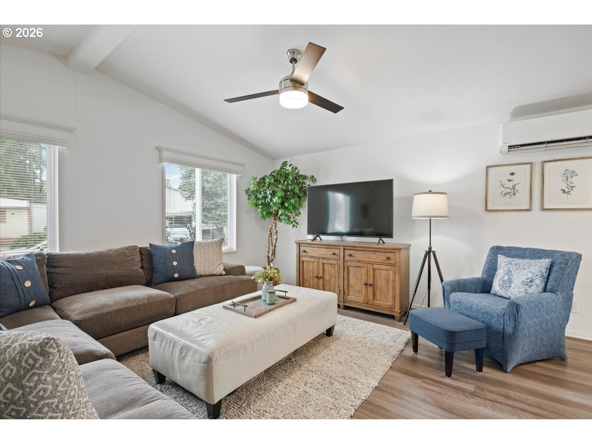 176 NE CLEARWATER AVE, Salem, OR, 97301