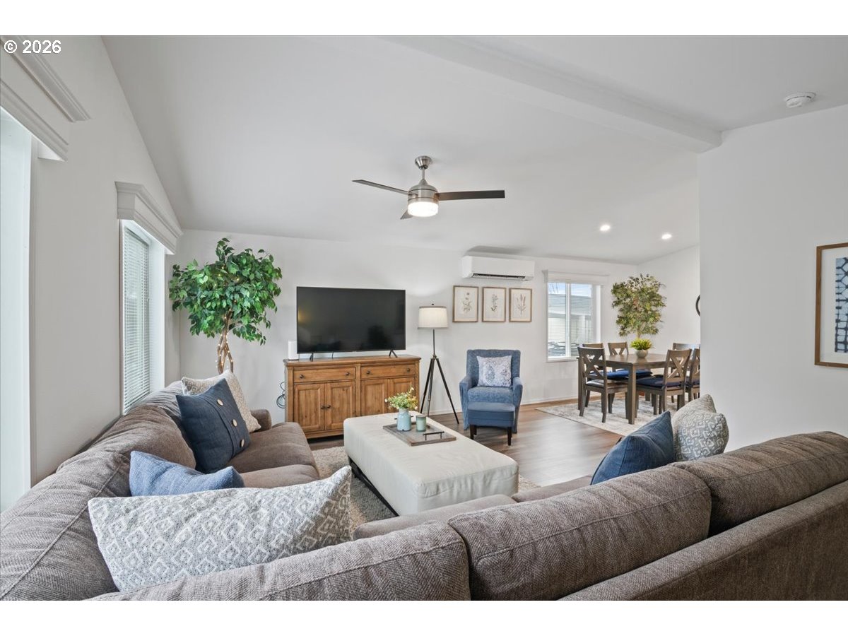 176 NE CLEARWATER AVE, Salem, OR, 97301