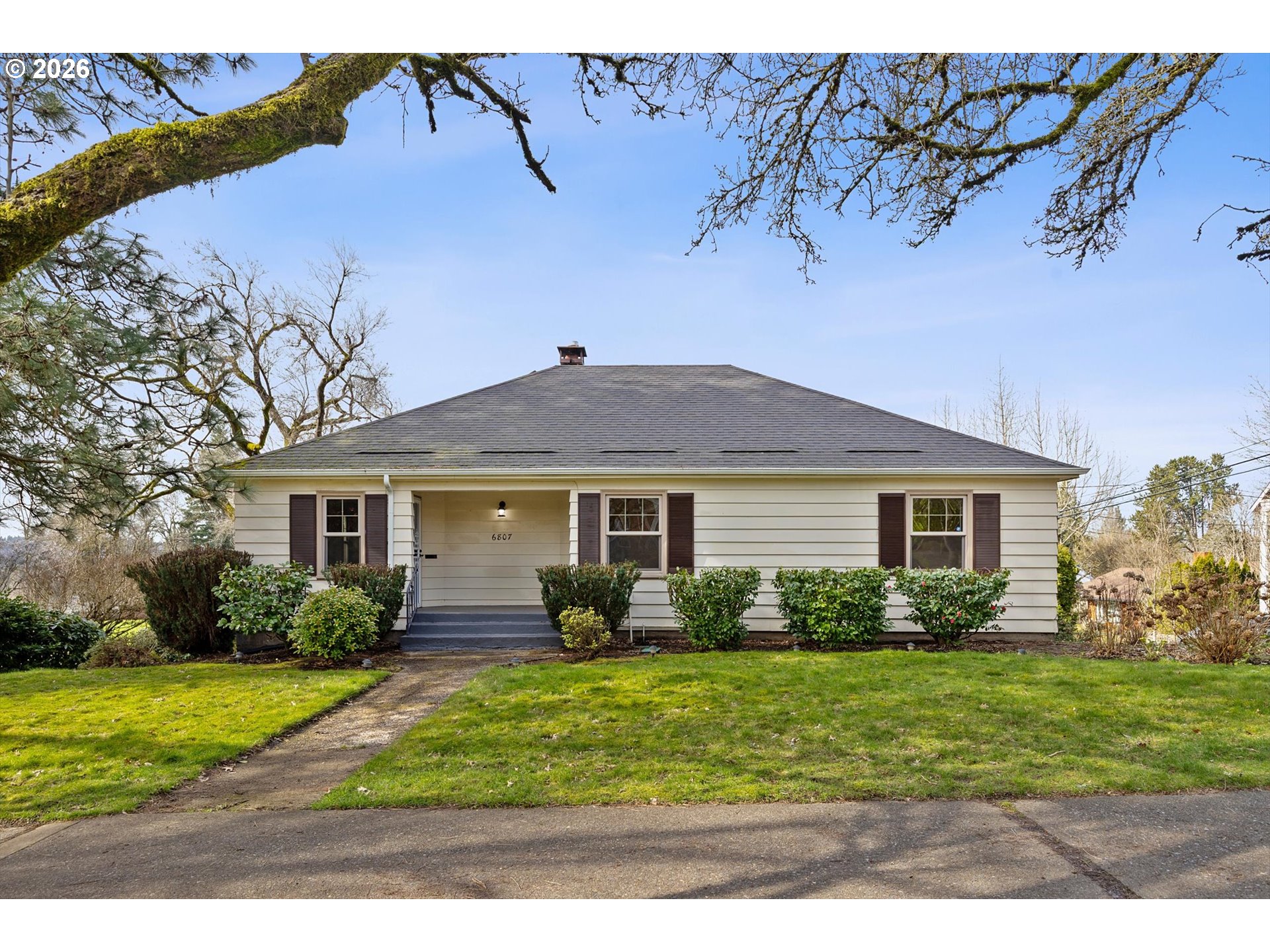 6807 SE CESAR E CHAVEZ BLVD, Portland, OR, 97202