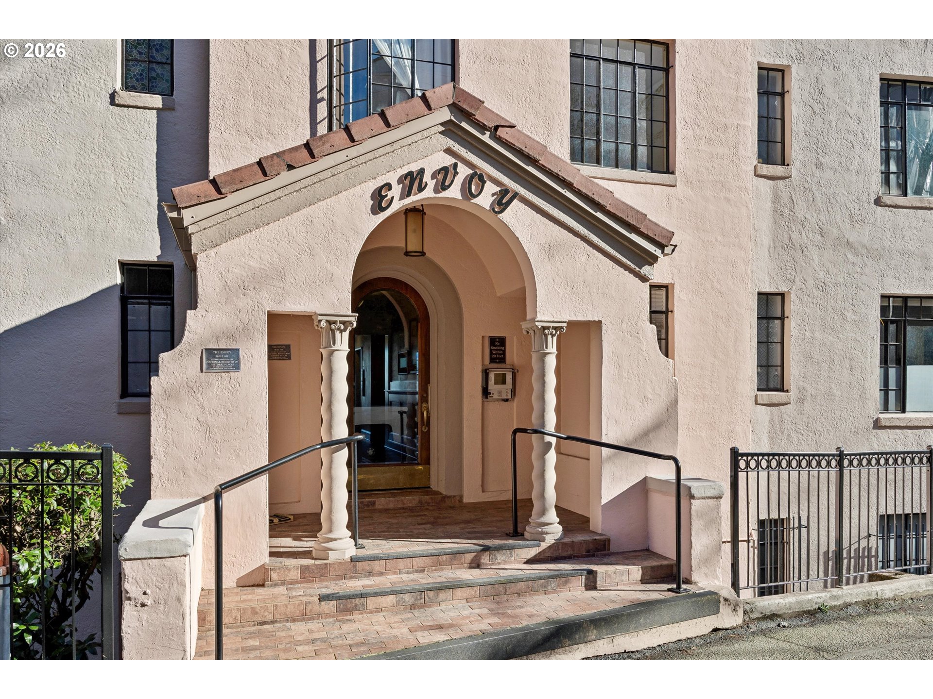 Photo #1: 160282436 Listing: Photo #1