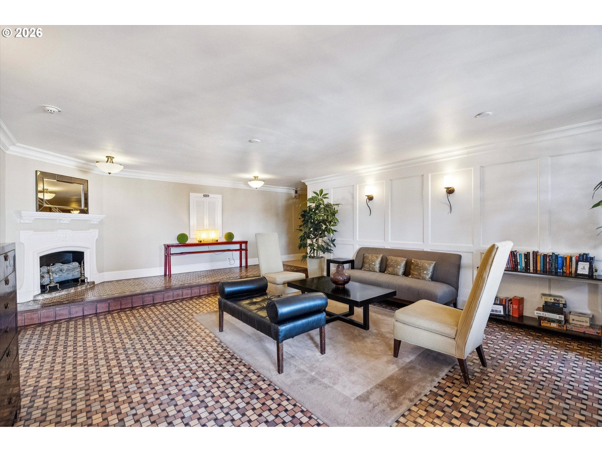 Photo #2: 160282436 Listing: Photo #2