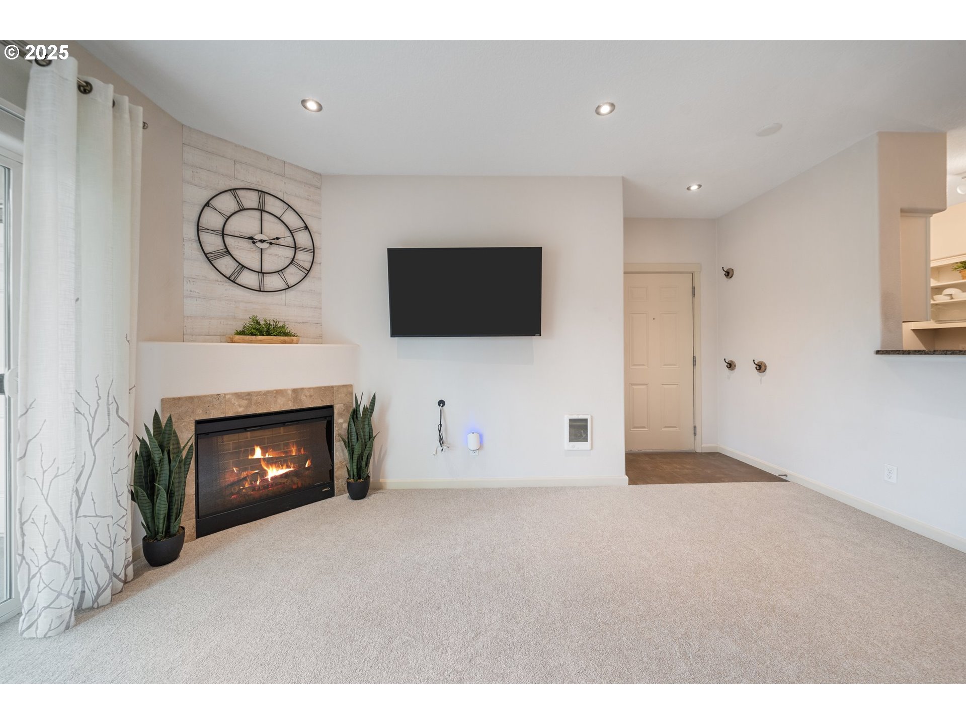 Photo #6: 160844457 Listing 