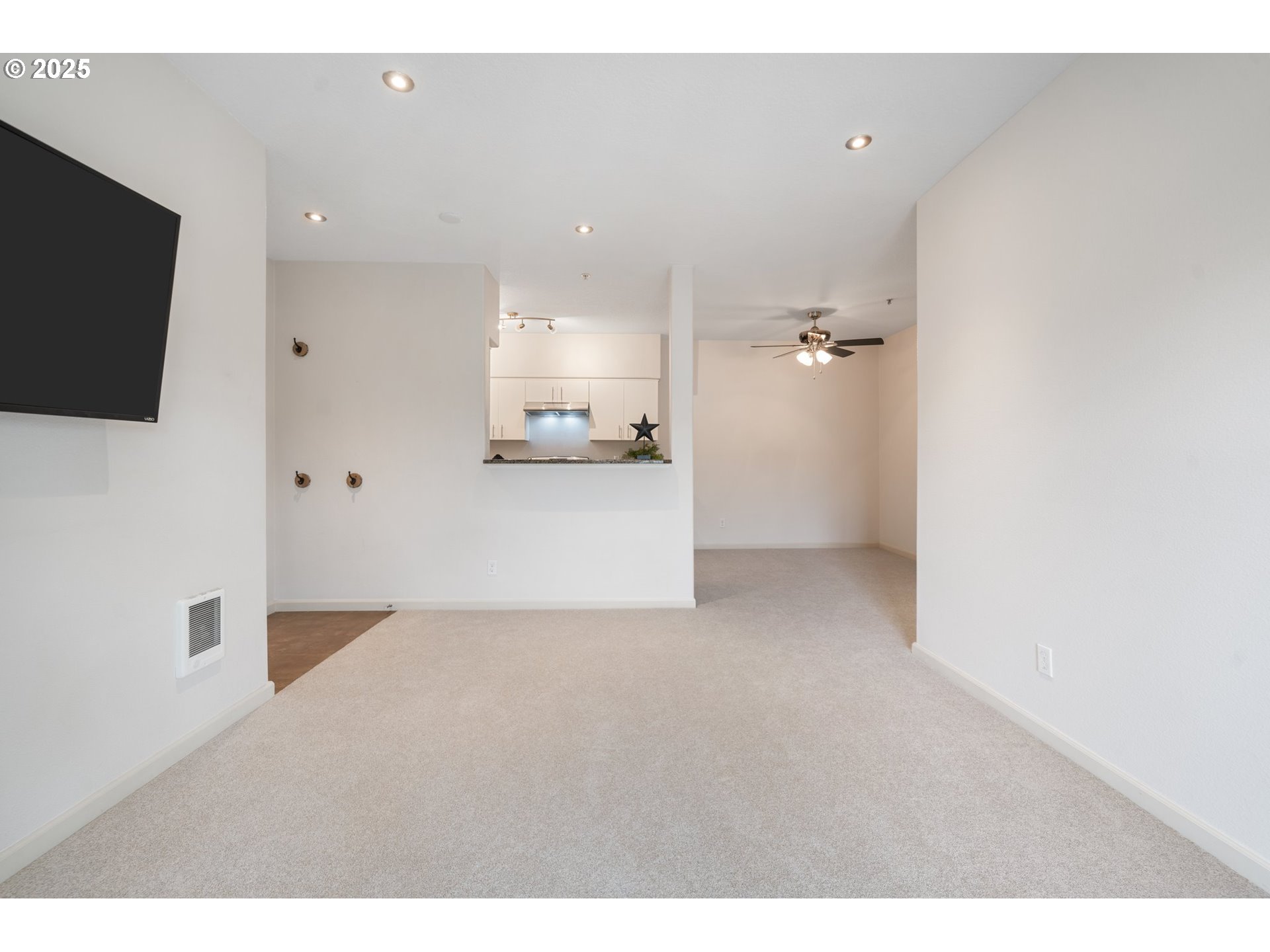Photo #8: 160844457 Listing: Photo #8
