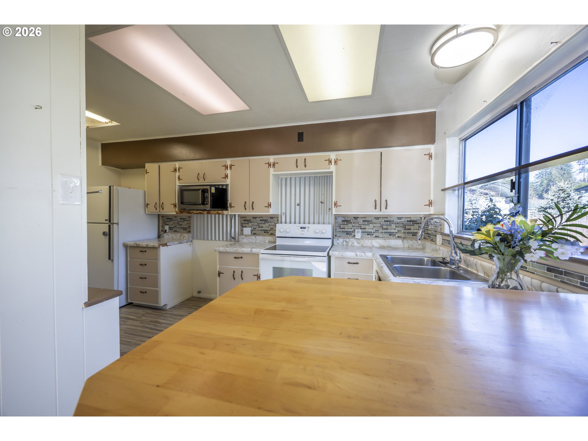 550 N 8TH ST, Lakeside, OR, 97449