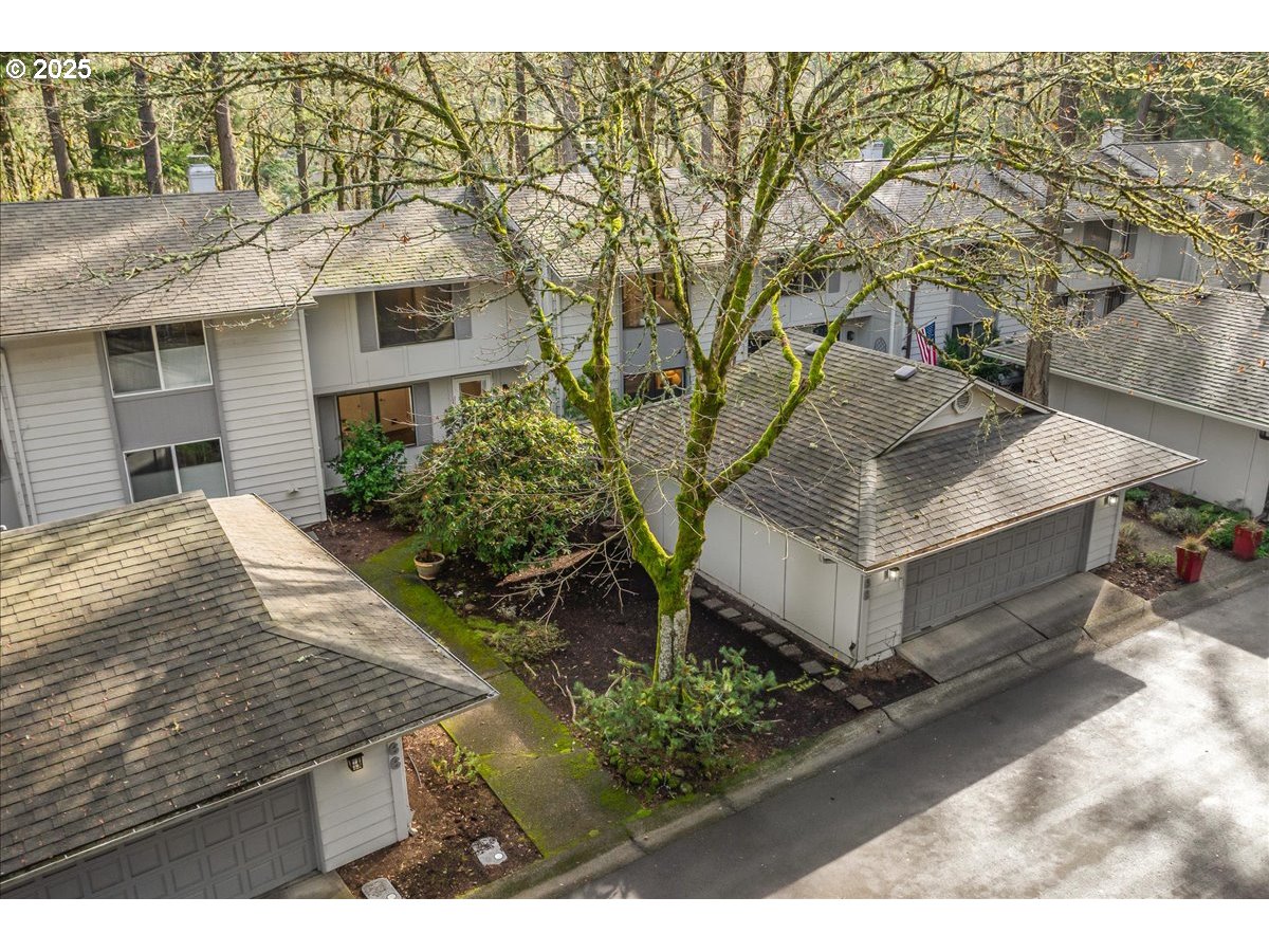 Photo of 4268 WOODSIDE CIR Lake Oswego OR 97035